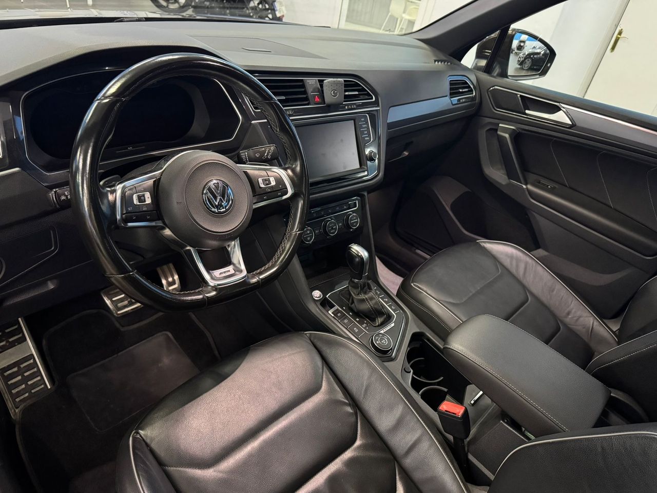 Volkswagen Tiguan . - Foto 2