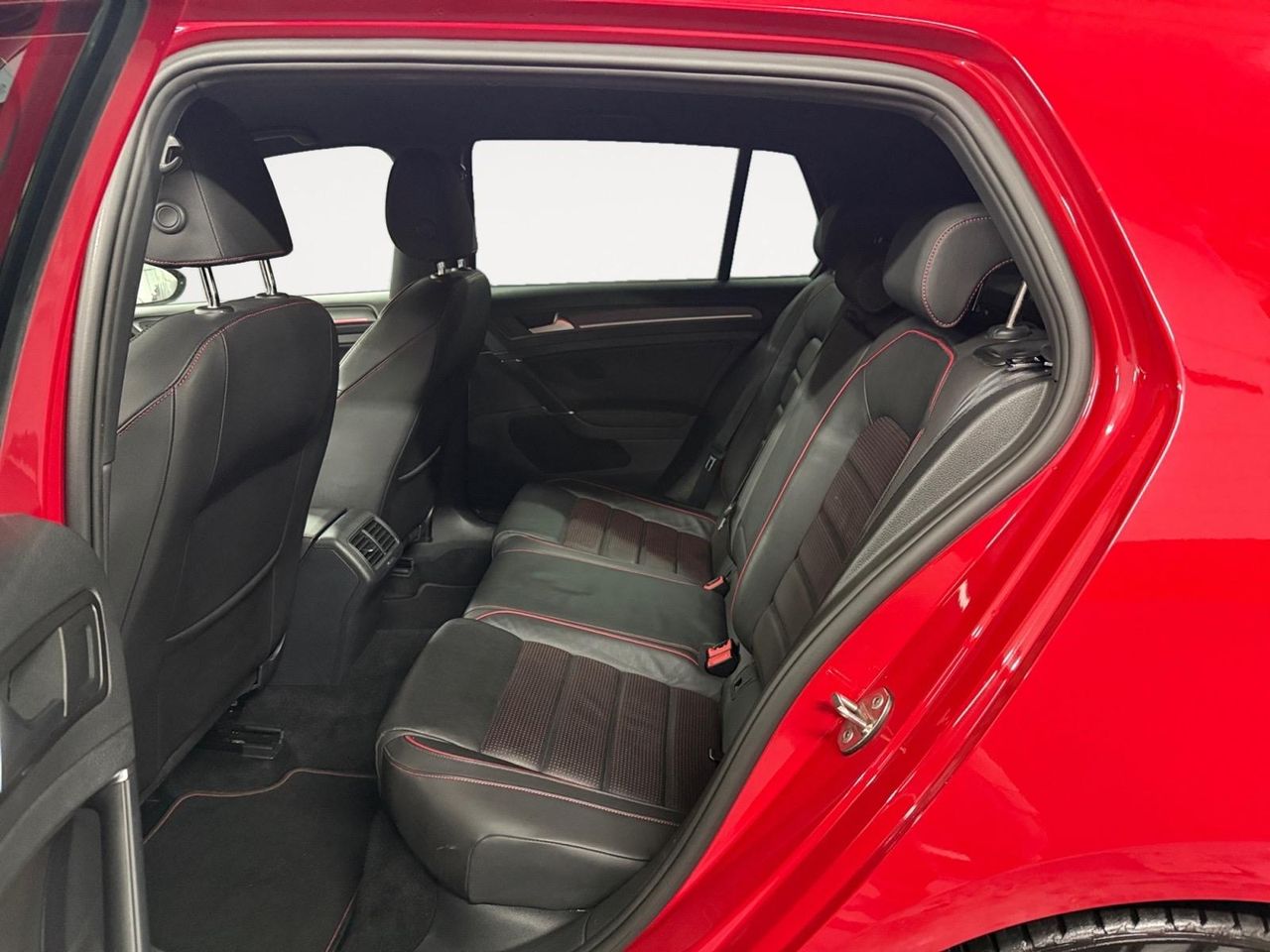 Volkswagen Golf GTI TCR 2.0 TSI 213kW(290CV) DSG - Foto 2