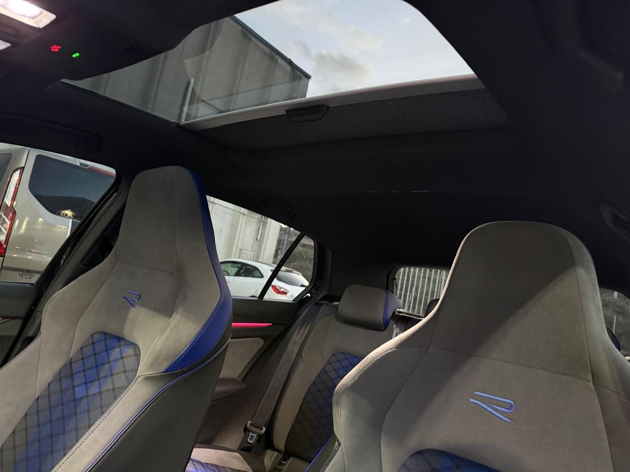 Volkswagen Golf R 2.0 TSI 235kW (320CV) 4Motion DSG - Foto 2