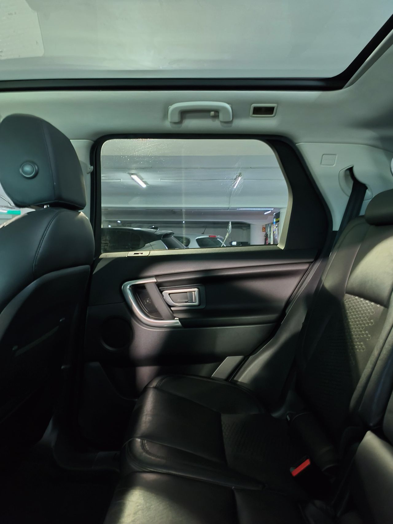 Land-Rover Discovery 2.0 TD4 132 kW (180 CV) Aut. SE 5 plazas Bajas Emisiones - Foto 2