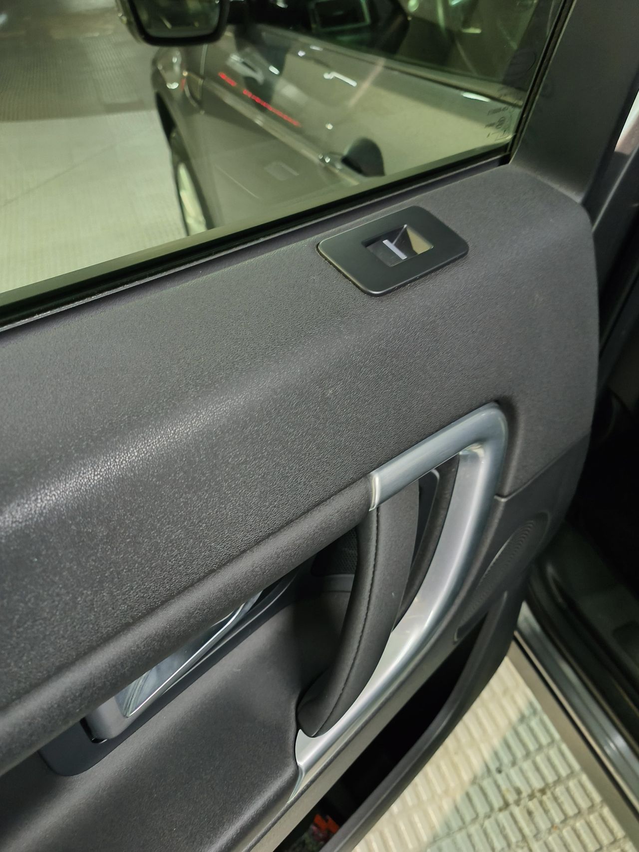 Land-Rover Discovery 2.0 TD4 132 kW (180 CV) Aut. SE 5 plazas Bajas Emisiones - Foto 2