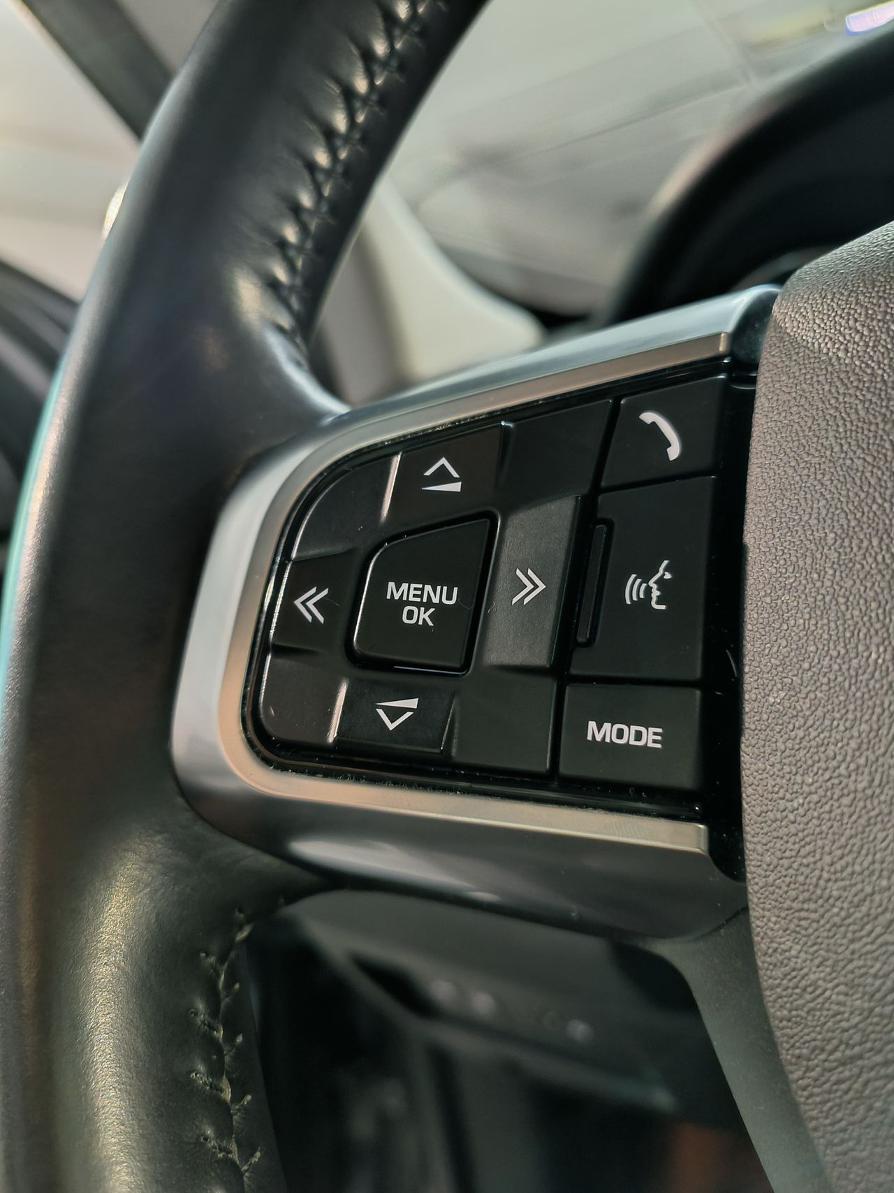 Land-Rover Discovery 2.0 TD4 132 kW (180 CV) Aut. SE 5 plazas Bajas Emisiones - Foto 2