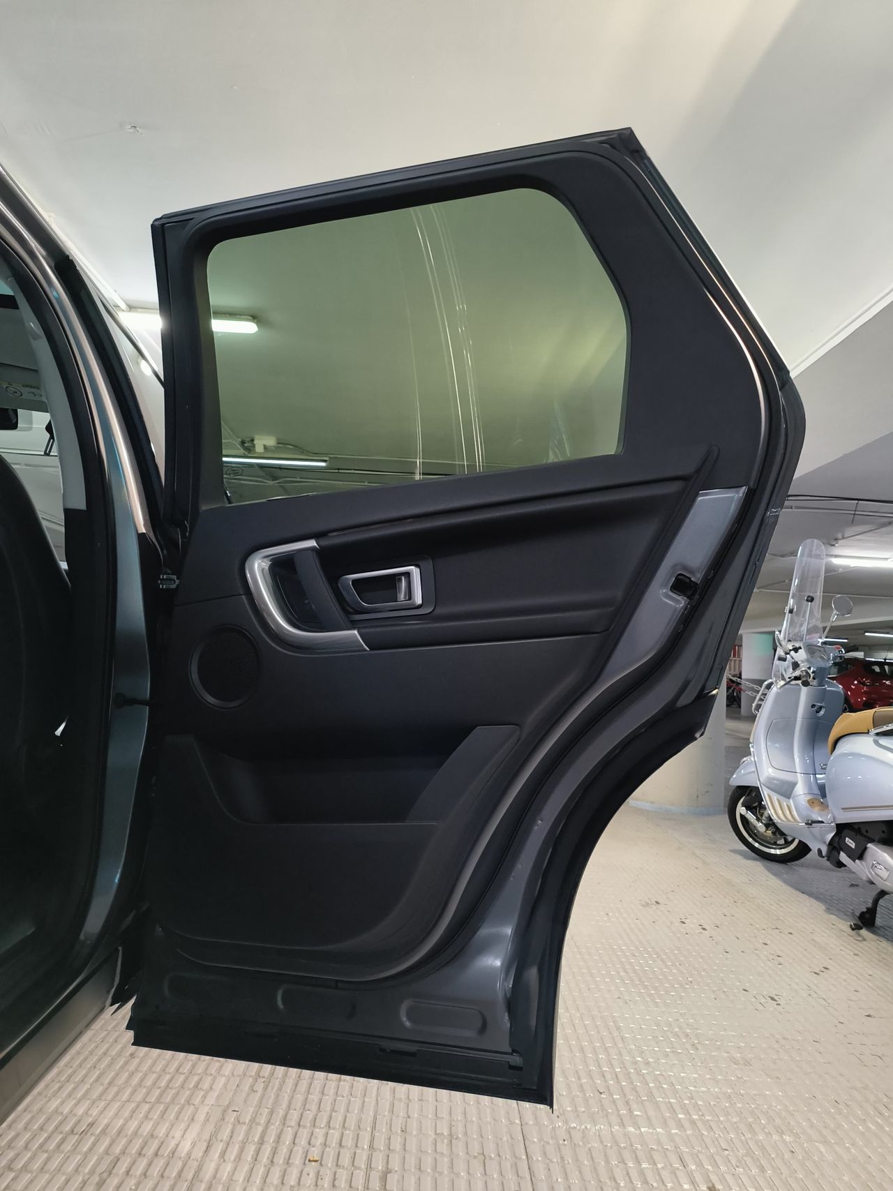 Land-Rover Discovery 2.0 TD4 132 kW (180 CV) Aut. SE 5 plazas Bajas Emisiones - Foto 2