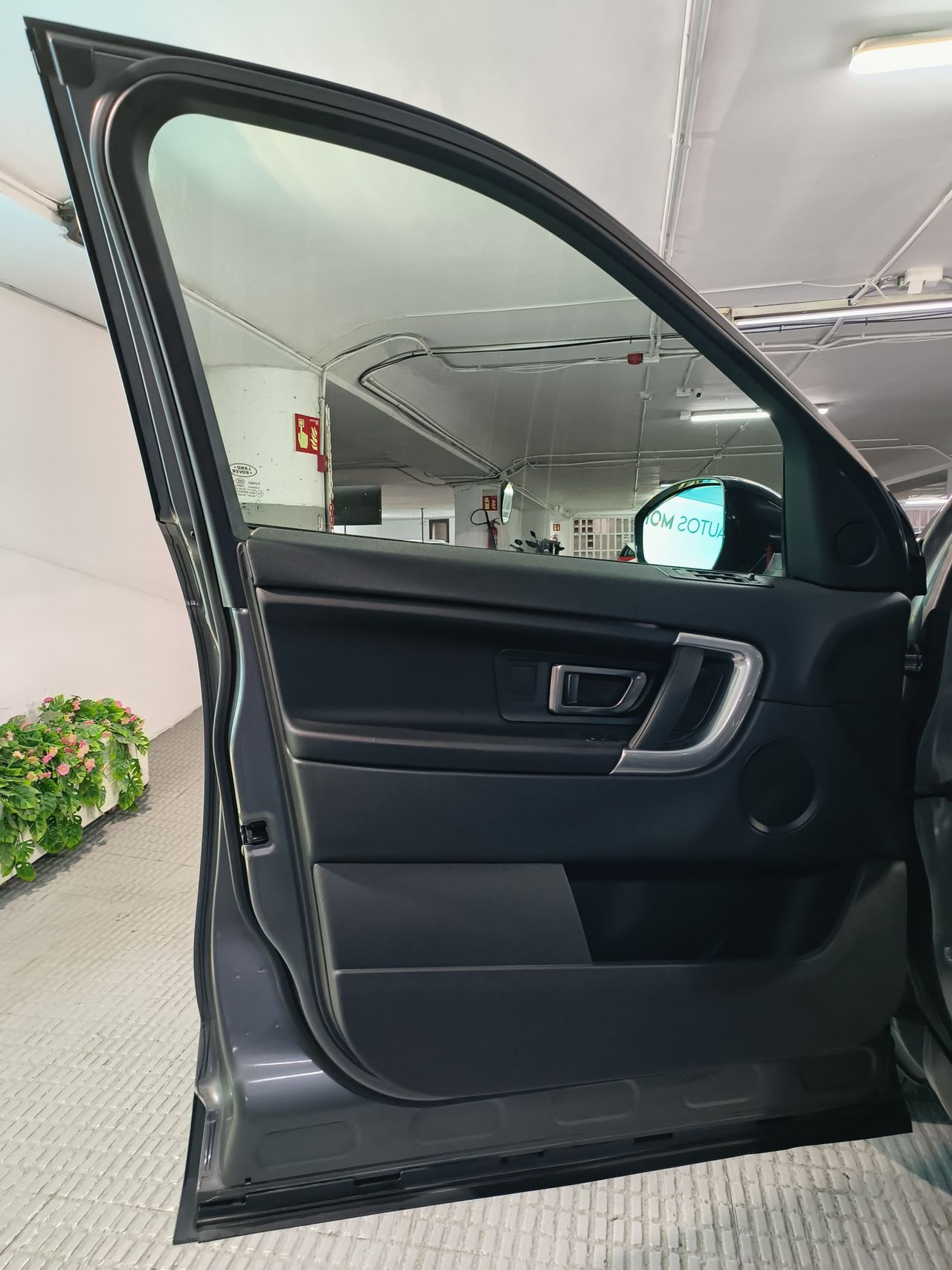 Land-Rover Discovery 2.0 TD4 132 kW (180 CV) Aut. SE 5 plazas Bajas Emisiones - Foto 2