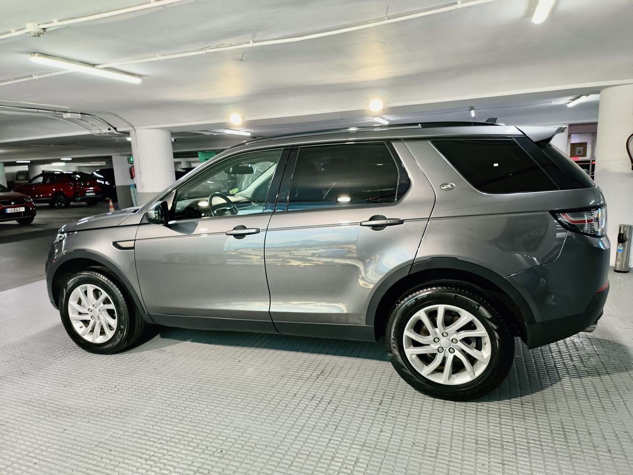 Land-Rover Discovery 2.0 TD4 132 kW (180 CV) Aut. SE 5 plazas Bajas Emisiones - Foto 2