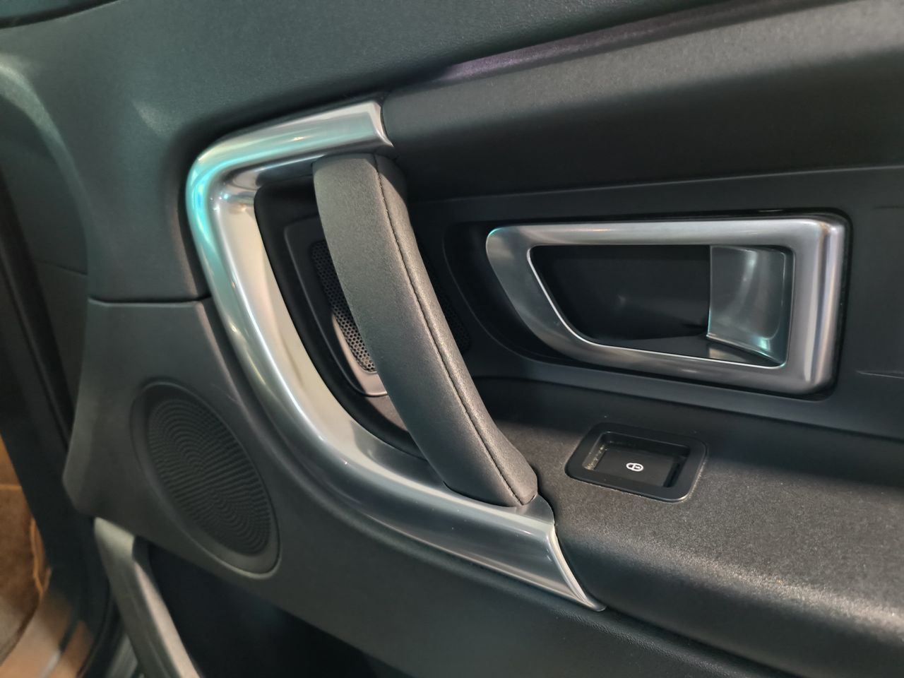 Land-Rover Discovery 2.0 TD4 132 kW (180 CV) Aut. SE 5 plazas Bajas Emisiones - Foto 2