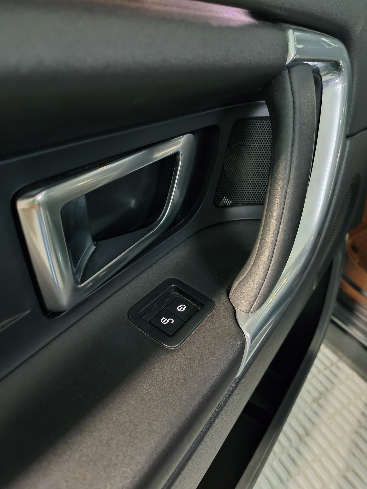 Land-Rover Discovery 2.0 TD4 132 kW (180 CV) Aut. SE 5 plazas Bajas Emisiones - Foto 2