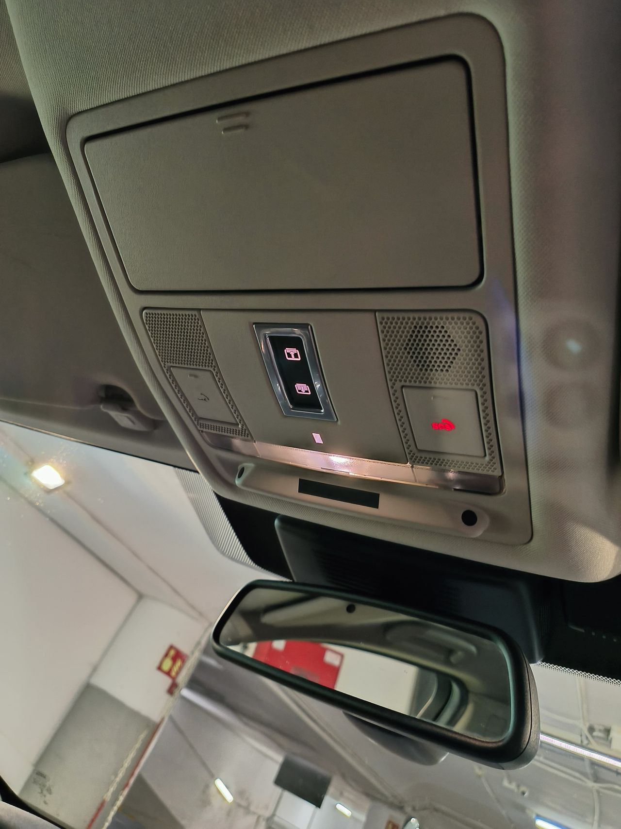 Land-Rover Discovery 2.0 TD4 132 kW (180 CV) Aut. SE 5 plazas Bajas Emisiones - Foto 2