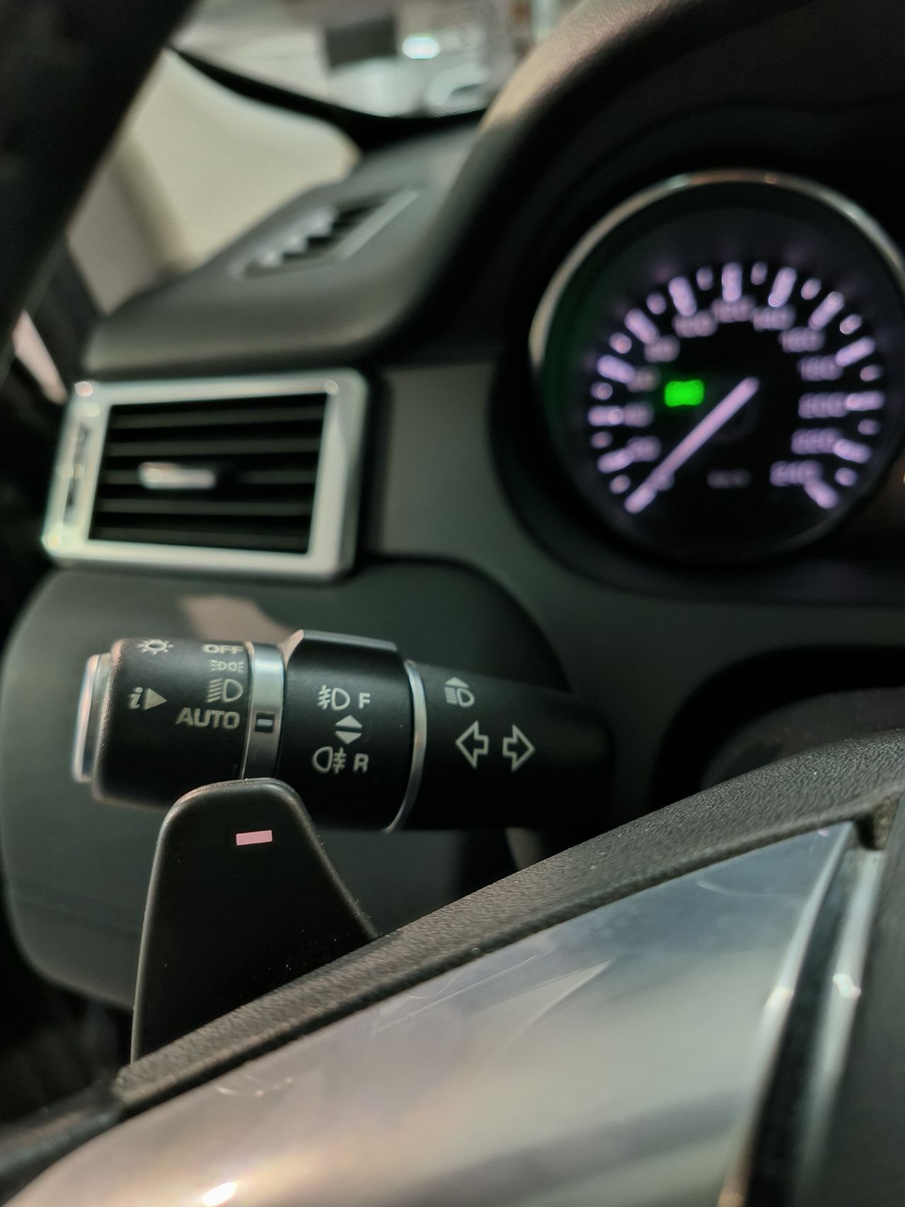 Land-Rover Discovery 2.0 TD4 132 kW (180 CV) Aut. SE 5 plazas Bajas Emisiones - Foto 2