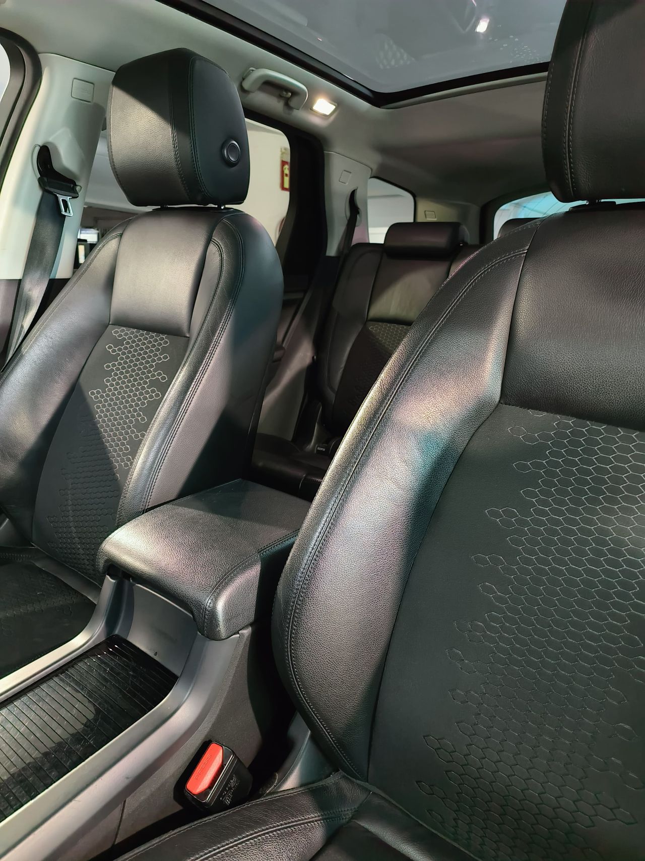 Land-Rover Discovery 2.0 TD4 132 kW (180 CV) Aut. SE 5 plazas Bajas Emisiones - Foto 2