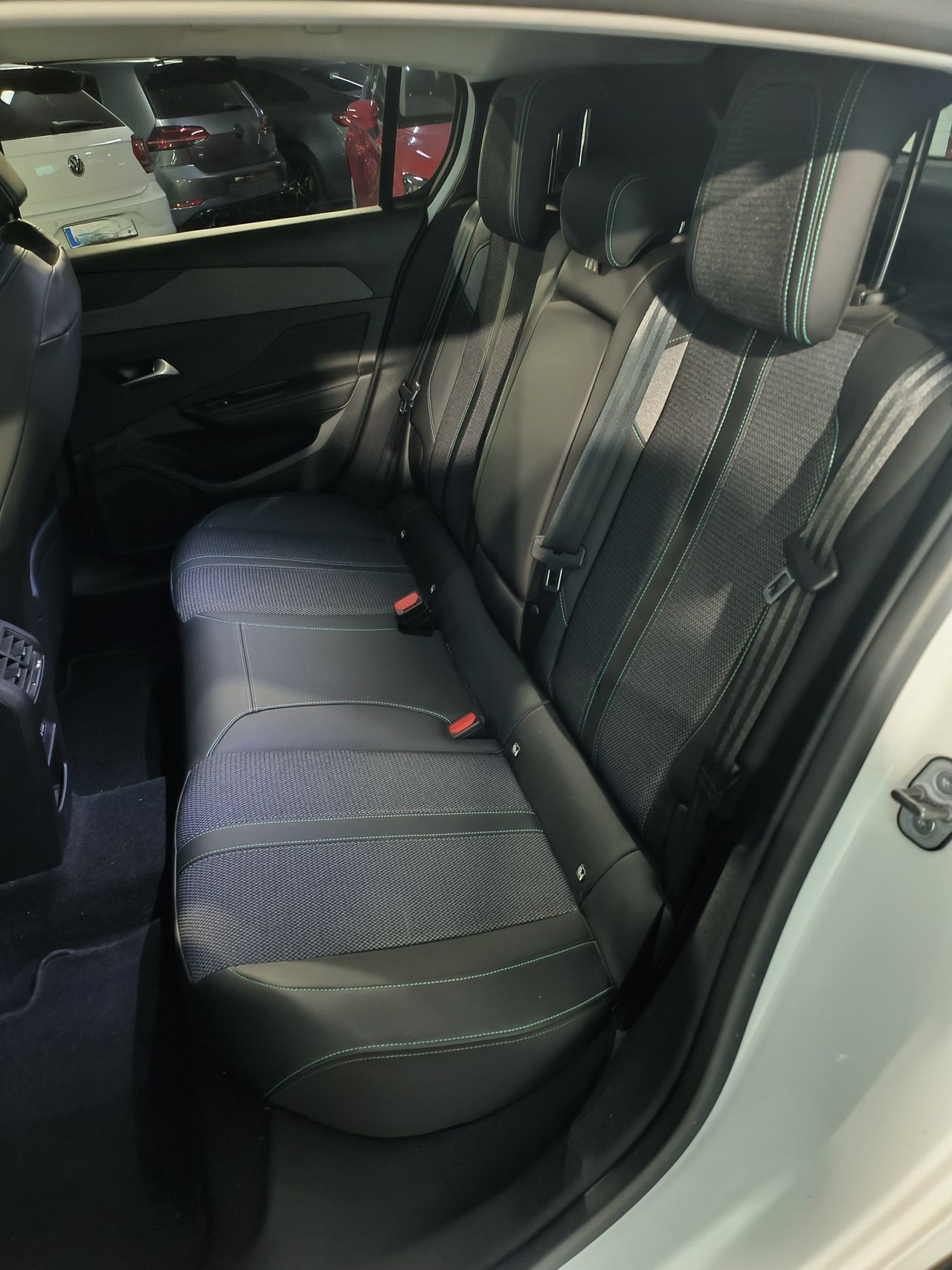 Peugeot 308 308 5P Allure Pack Hybrid 180 eEAT8 - Foto 2