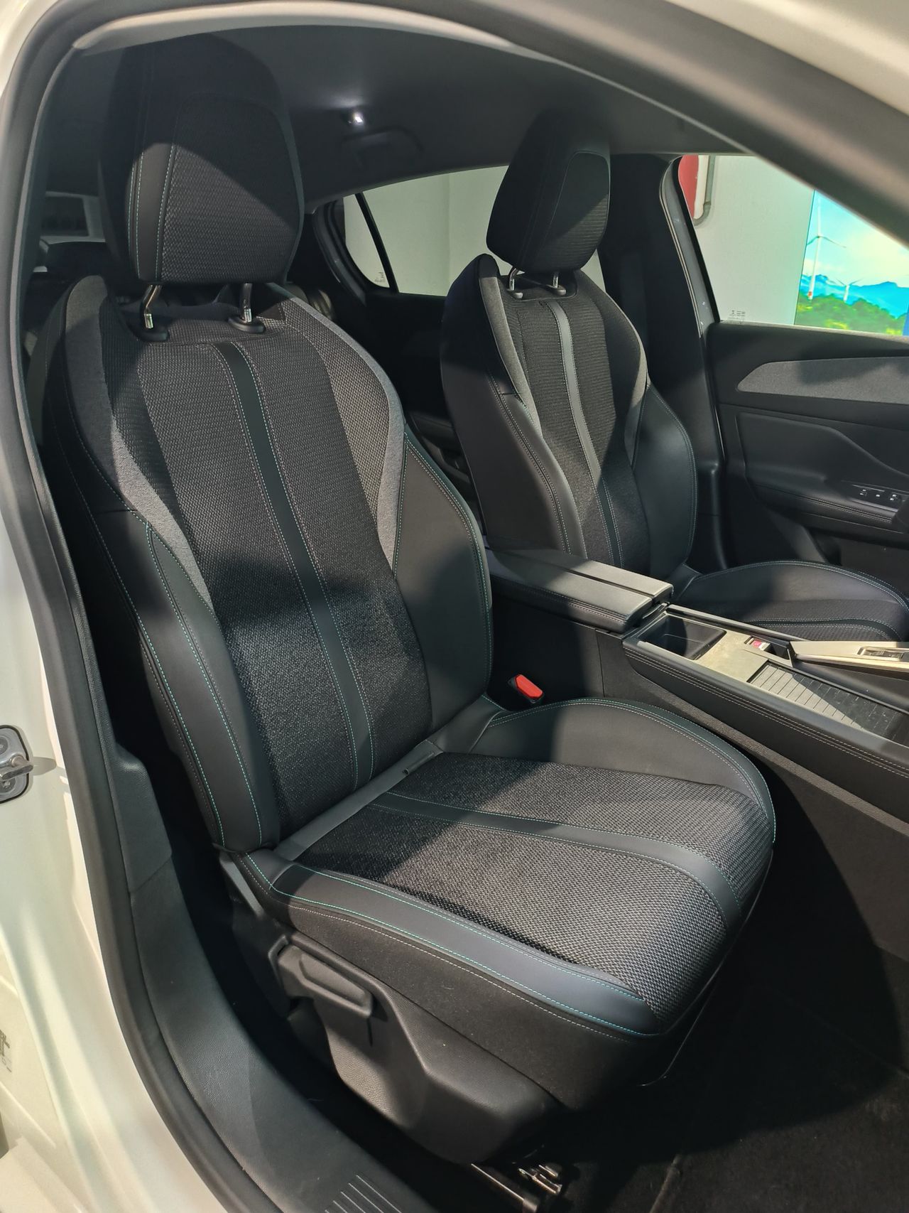 Peugeot 308 308 5P Allure Pack Hybrid 180 eEAT8 - Foto 2