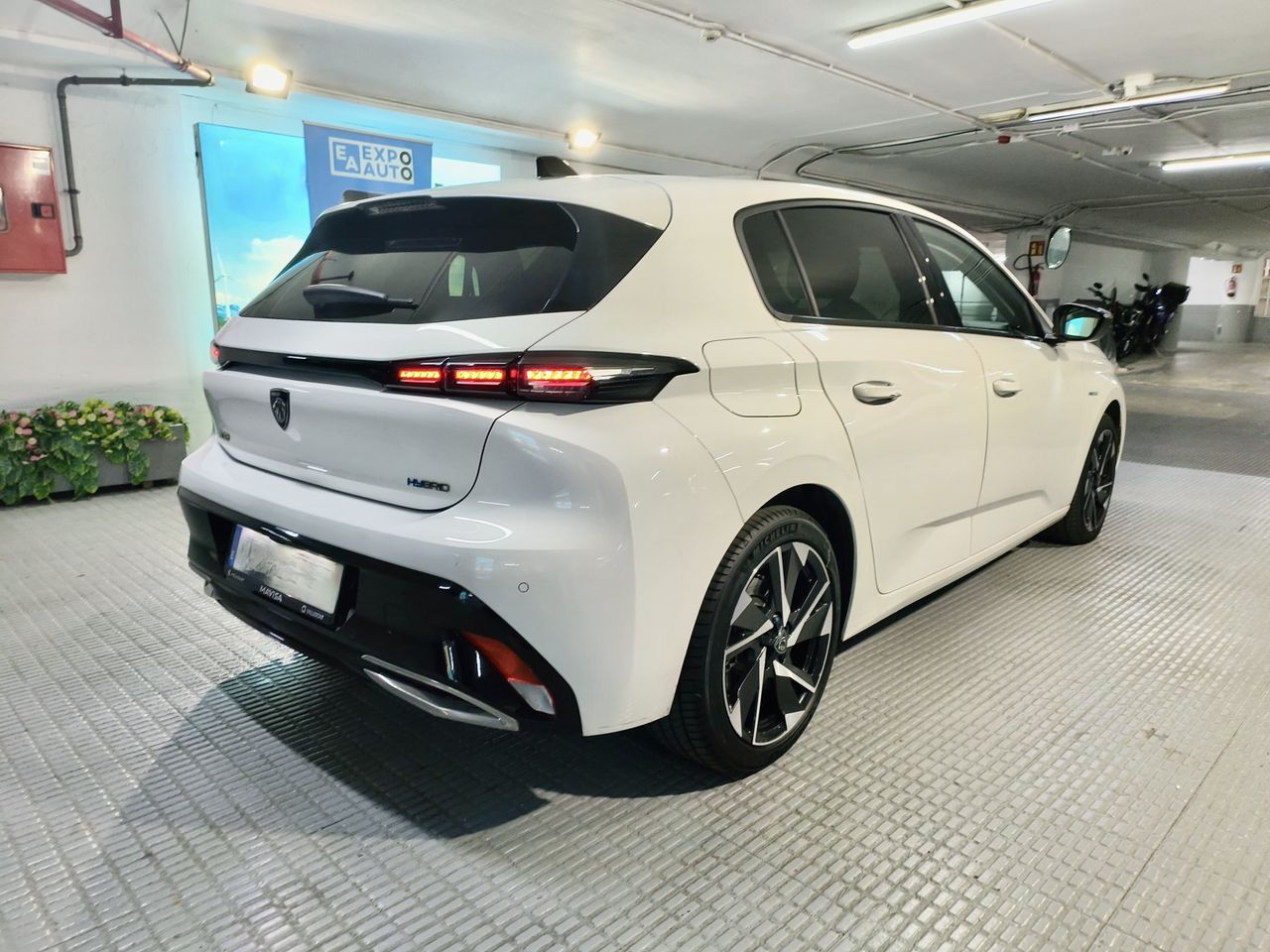 Peugeot 308 308 5P Allure Pack Hybrid 180 eEAT8 - Foto 2