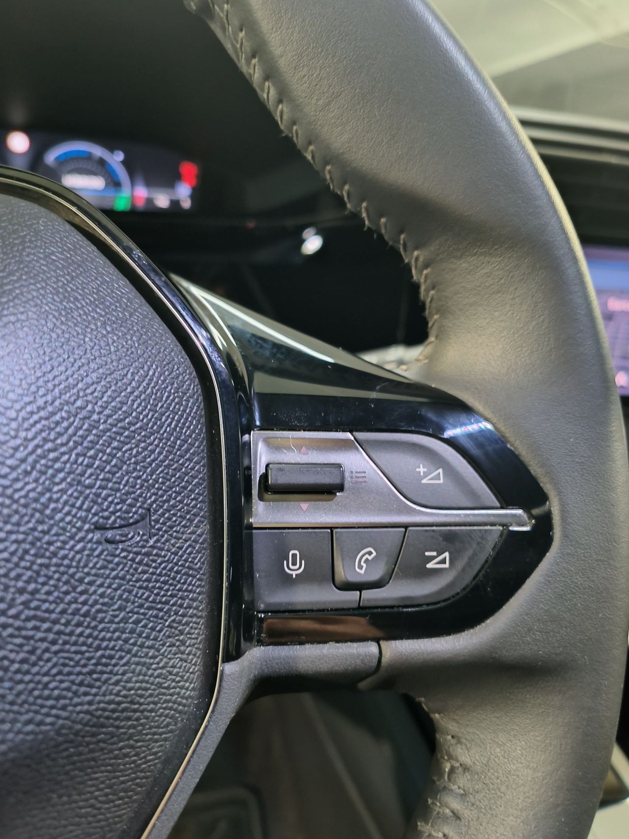 Peugeot 308 308 5P Allure Pack Hybrid 180 eEAT8 - Foto 2