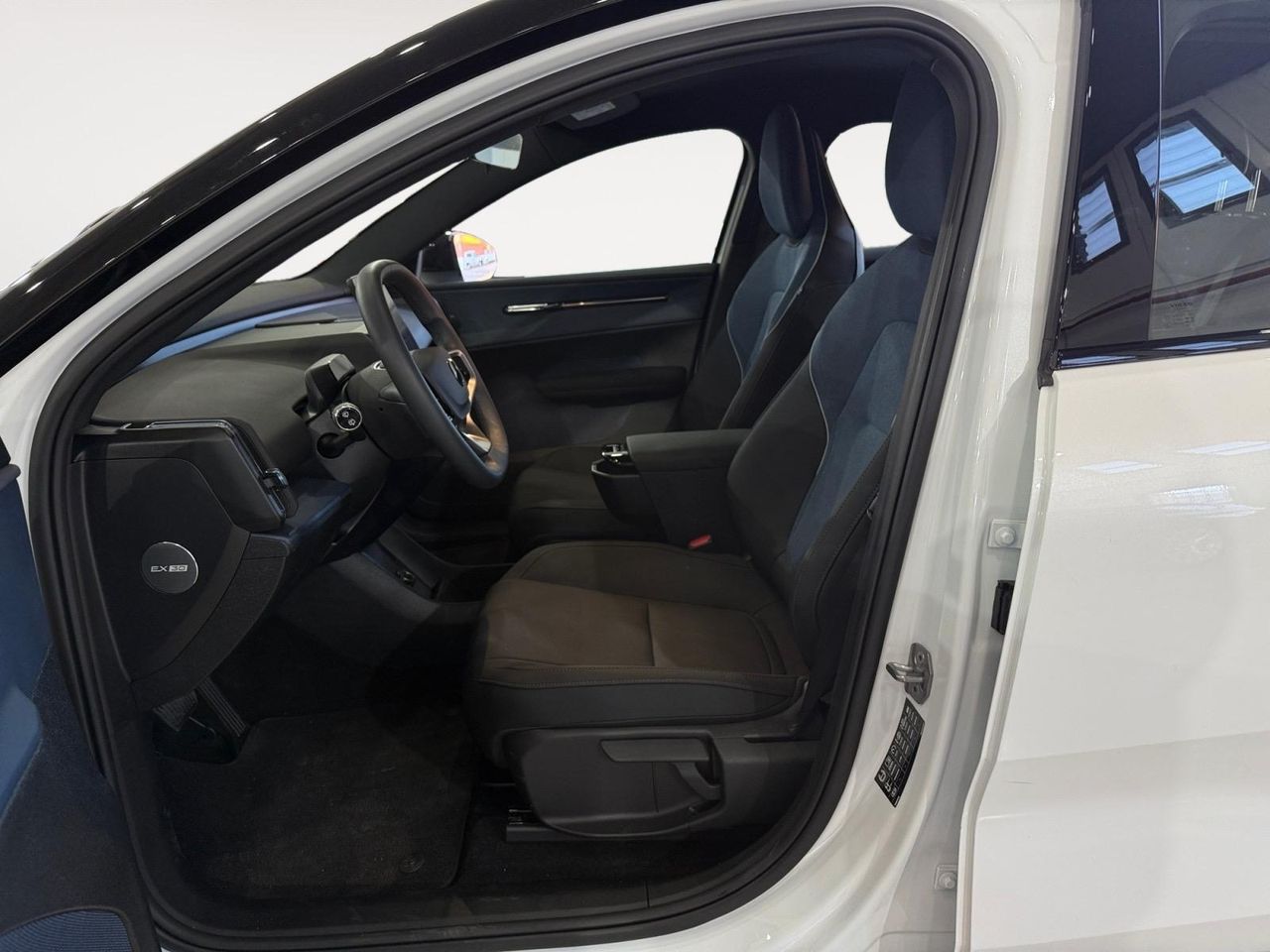 Volvo EX30 Single Motor Extended Range Core Auto - Foto 2