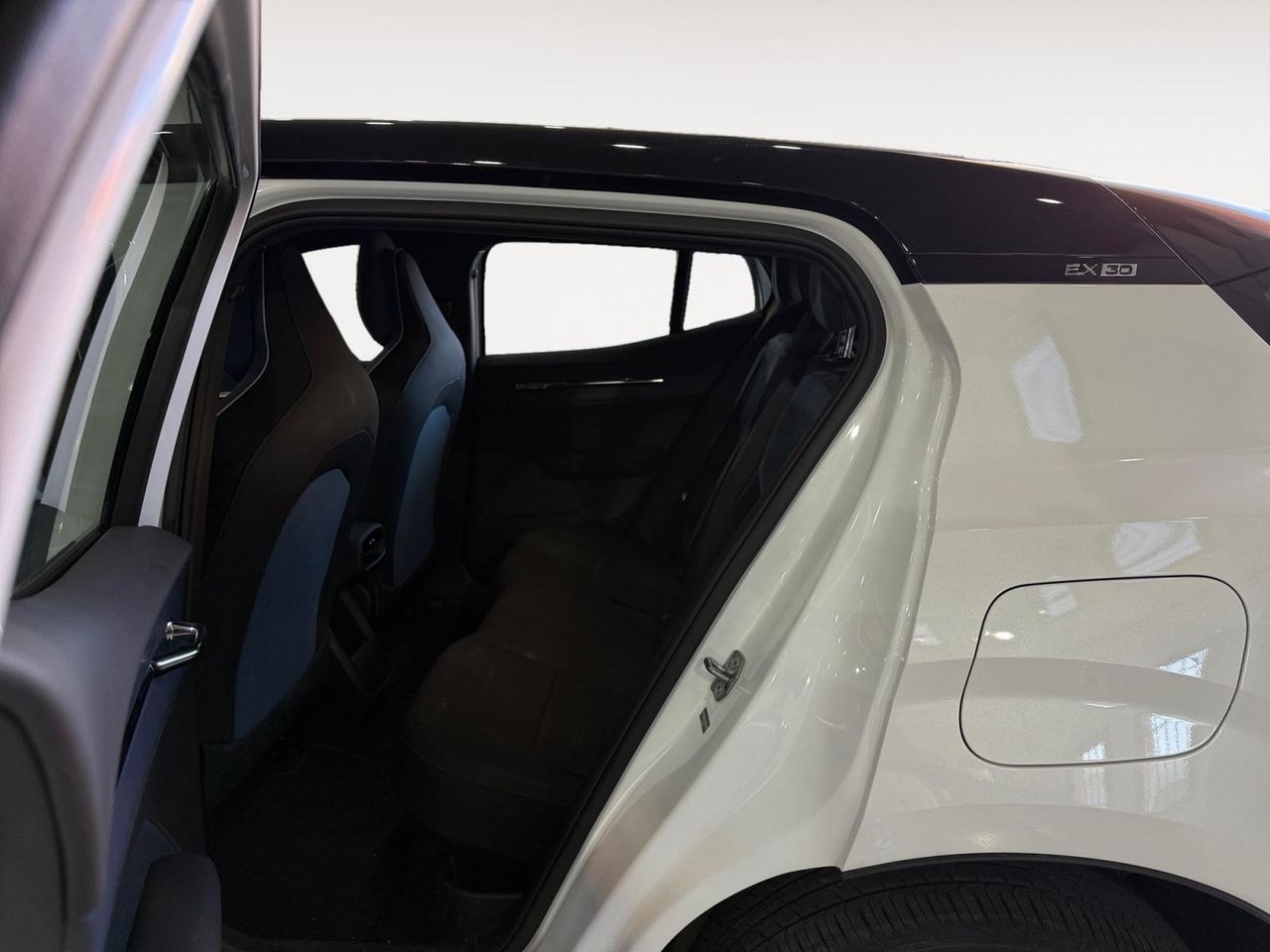 Volvo EX30 Single Motor Extended Range Core Auto - Foto 2