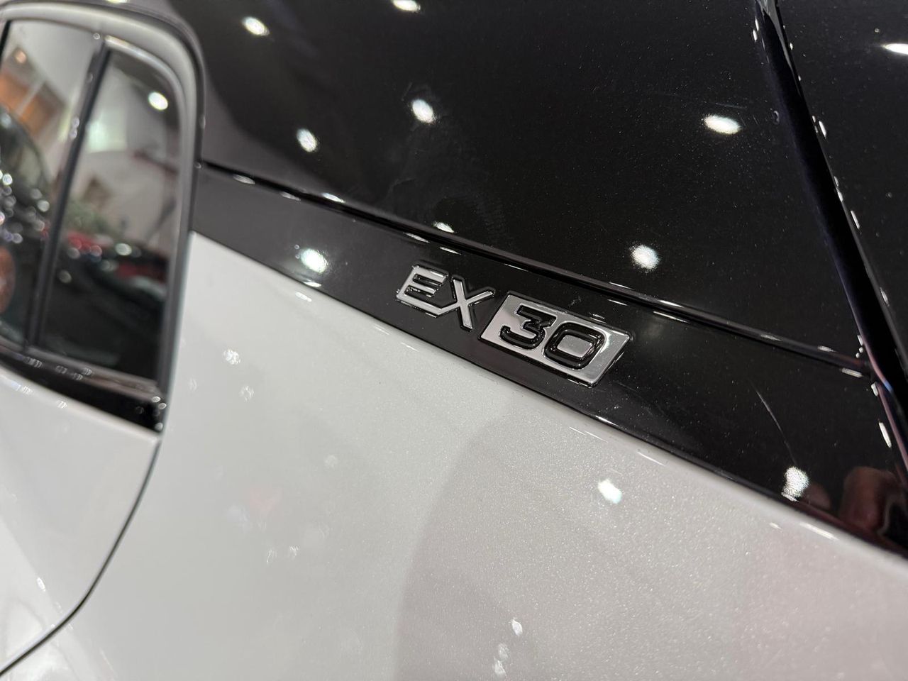 Volvo EX30 Single Motor Extended Range Core Auto - Foto 2