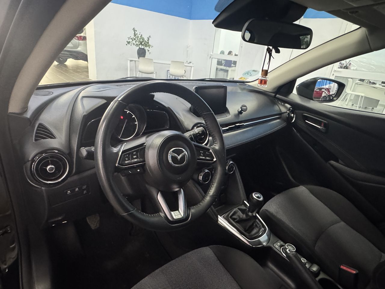 Mazda 2 Mazda Luxury 1.5 SKYACTIV-G 90 CV - Foto 2