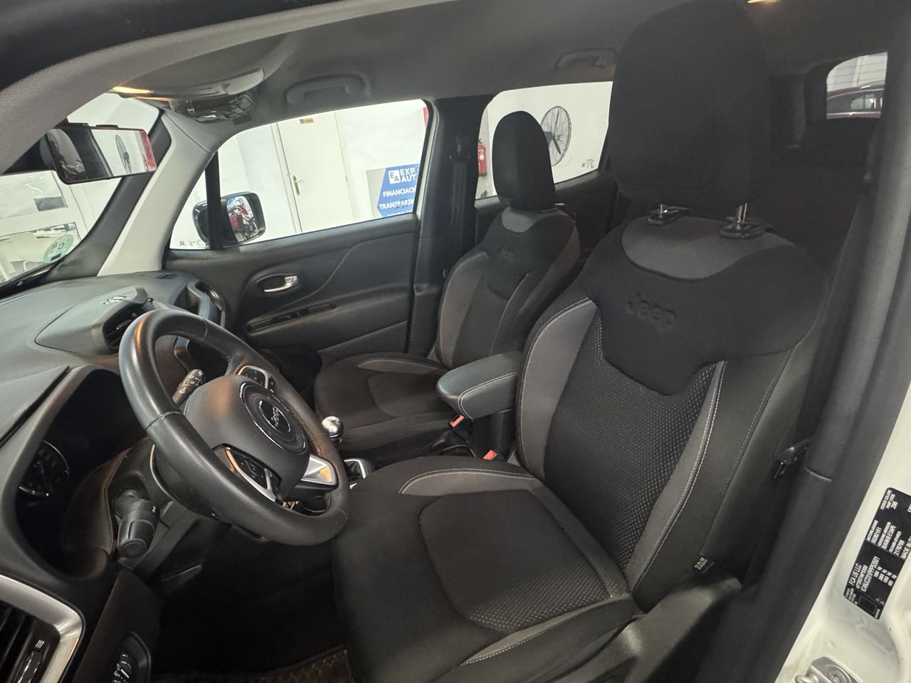 Jeep Renegade Night Eagle 1.0 Turbo 88 kW (120 CV) 4x2 - Foto 2