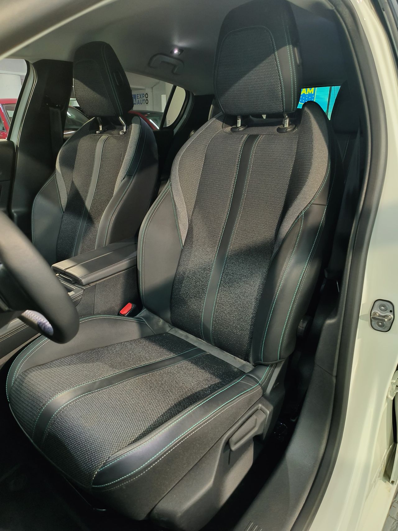 Peugeot 308 308 5P Allure Pack Hybrid 180 eEAT8 - Foto 2