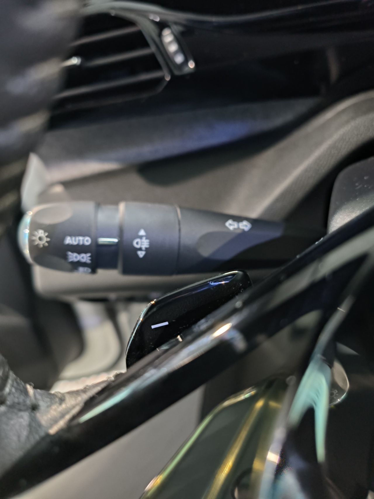 Peugeot 308 308 5P Allure Pack Hybrid 180 eEAT8 - Foto 2