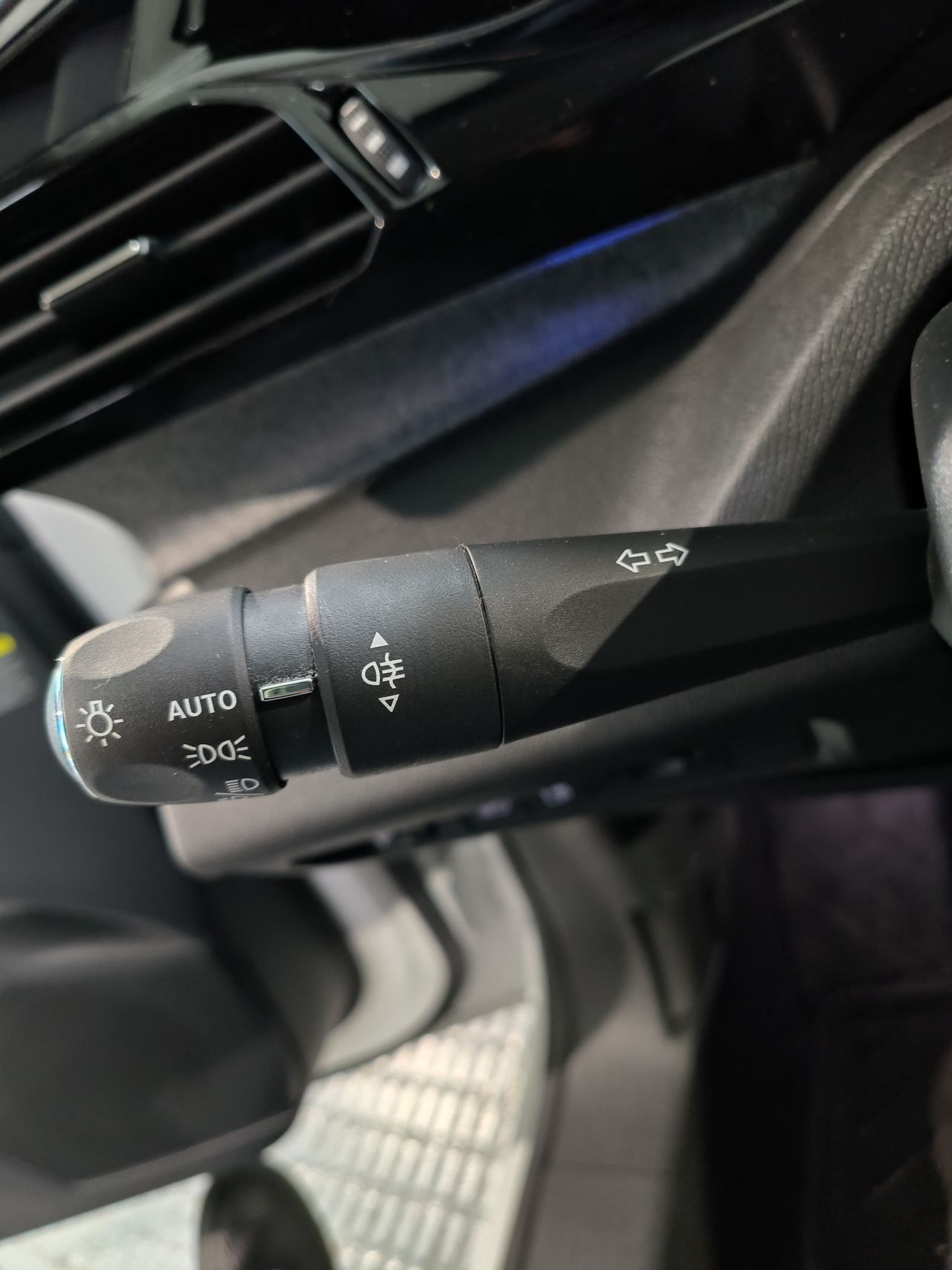 Peugeot 308 308 5P Allure Pack Hybrid 180 eEAT8 - Foto 2