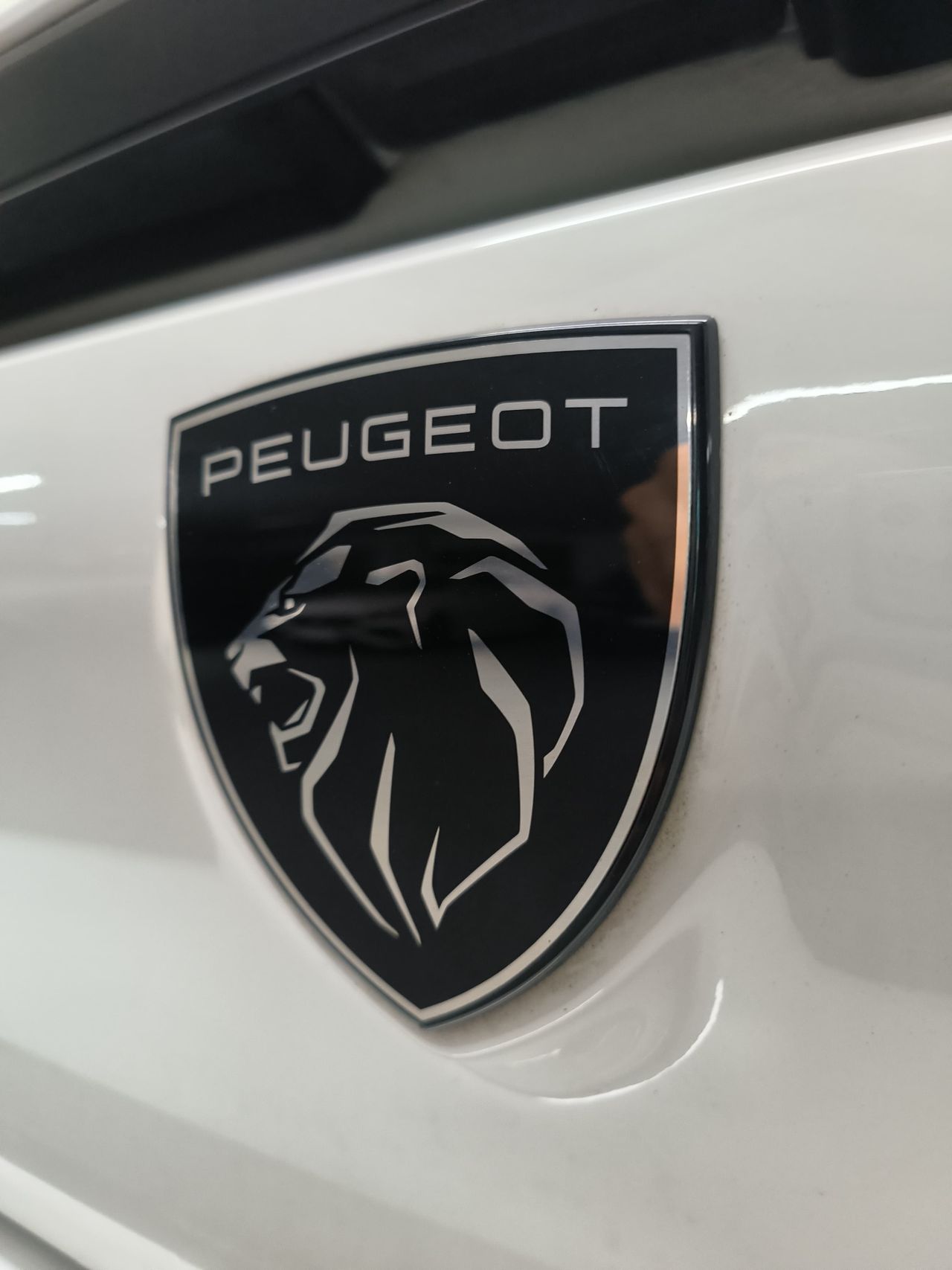 Peugeot 308 308 5P Allure Pack Hybrid 180 eEAT8 - Foto 2