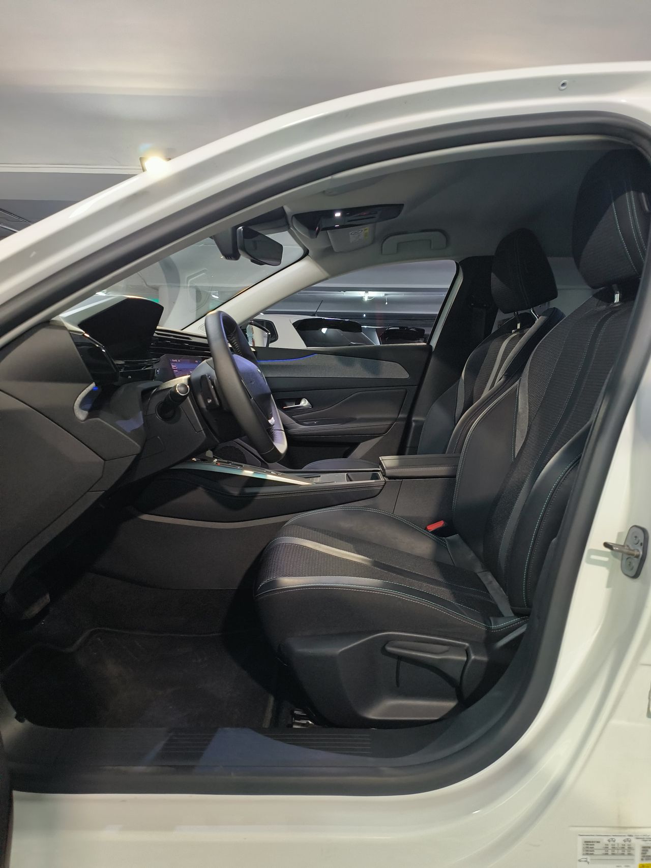 Peugeot 308 308 5P Allure Pack Hybrid 180 eEAT8 - Foto 2