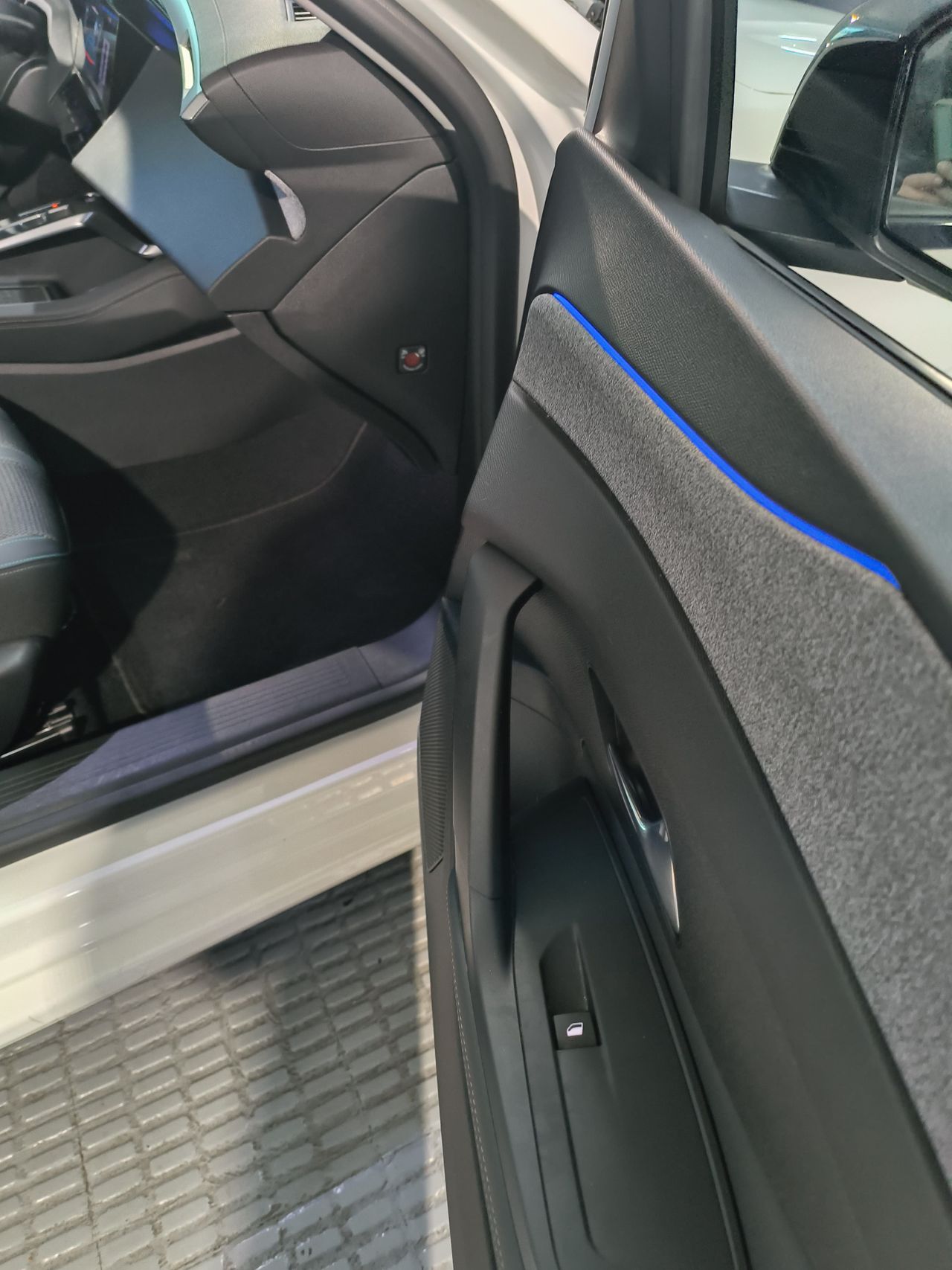 Peugeot 308 308 5P Allure Pack Hybrid 180 eEAT8 - Foto 2