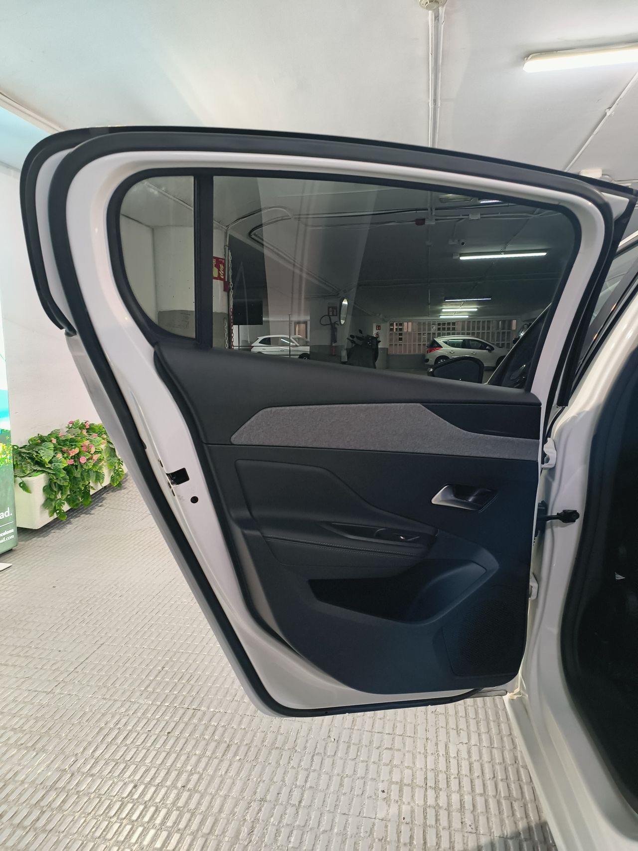 Peugeot 308 308 5P Allure Pack Hybrid 180 eEAT8 - Foto 2