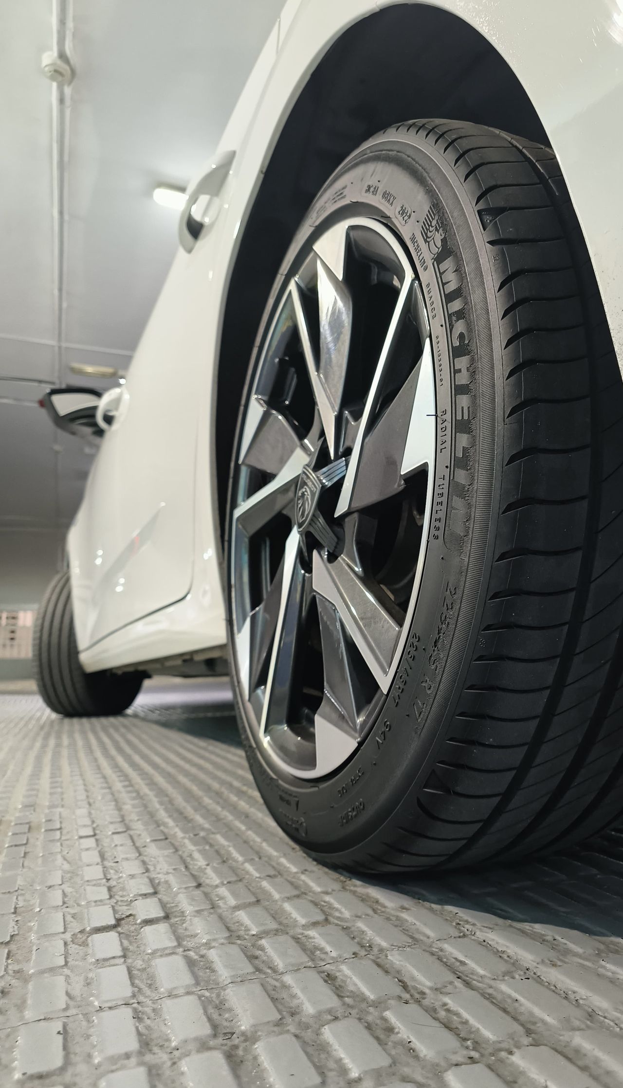 Peugeot 308 308 5P Allure Pack Hybrid 180 eEAT8 - Foto 2