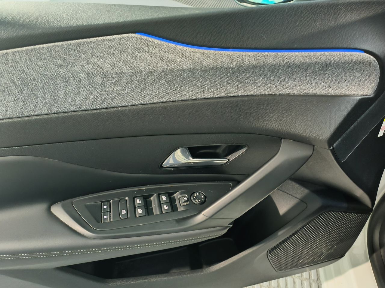 Peugeot 308 308 5P Allure Pack Hybrid 180 eEAT8 - Foto 2