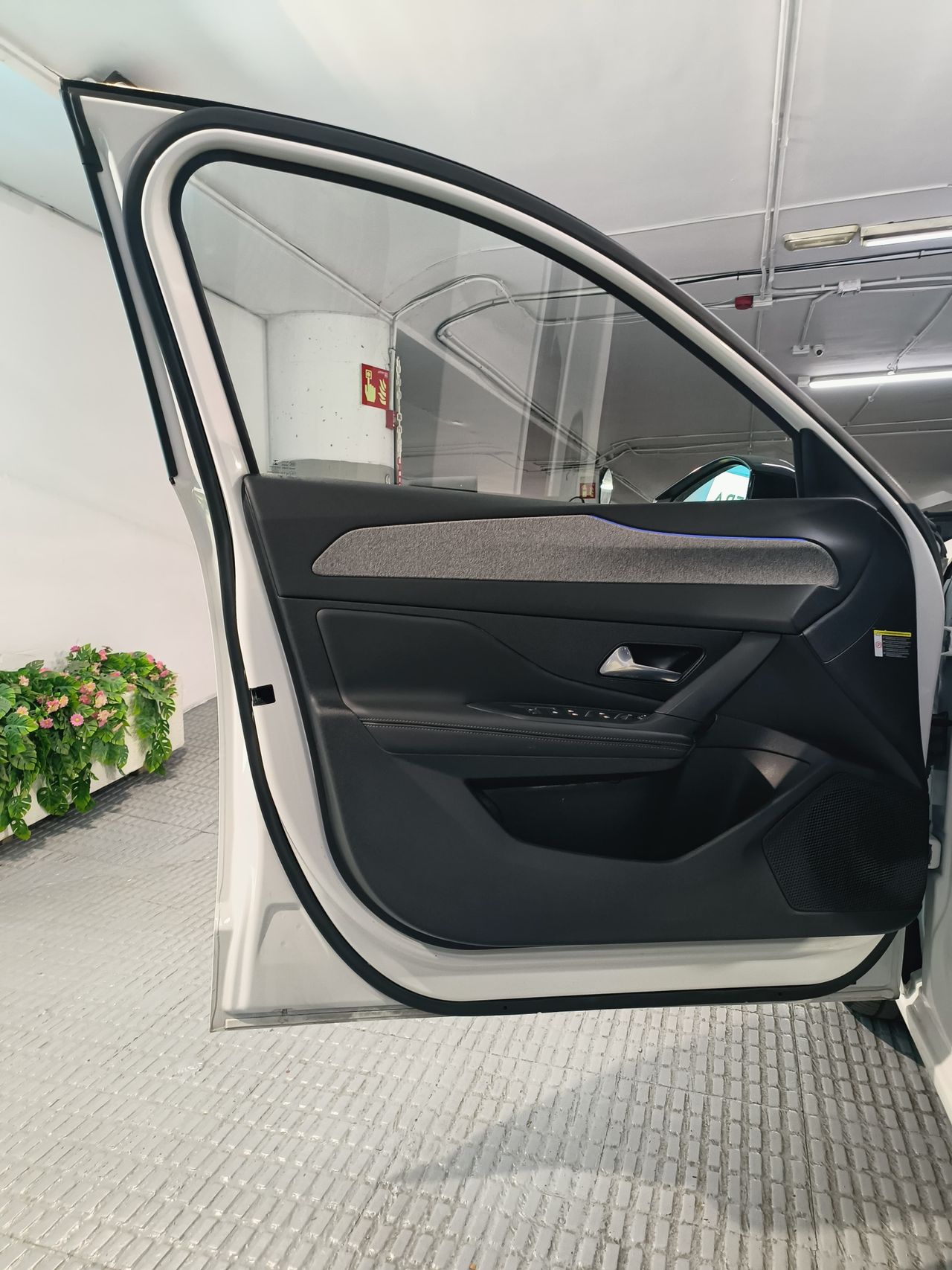 Peugeot 308 308 5P Allure Pack Hybrid 180 eEAT8 - Foto 2