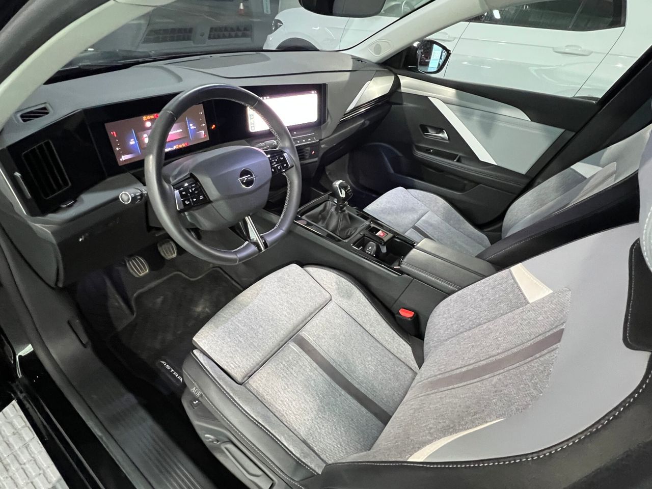 Opel Astra Elegance 1.2 Turbo 96 kW (130 CV) - Foto 2