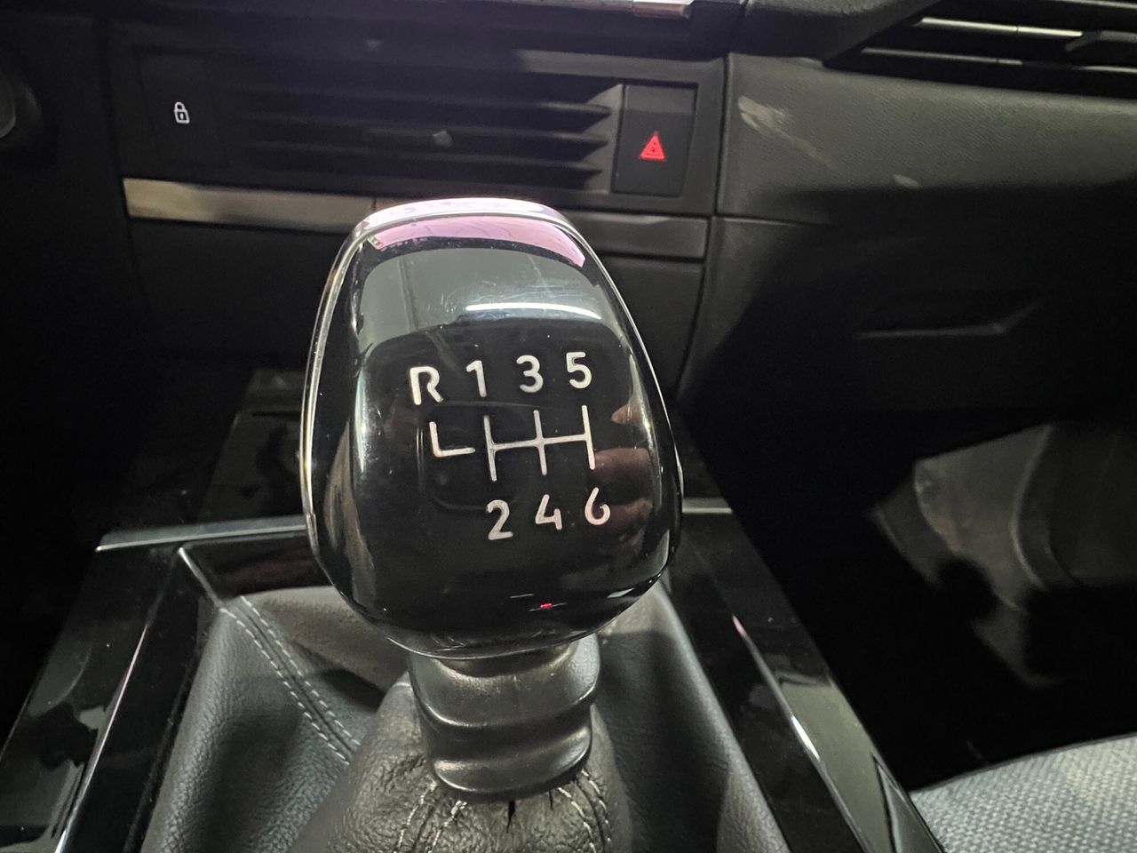 Opel Astra Elegance 1.2 Turbo 96 kW (130 CV) - Foto 2