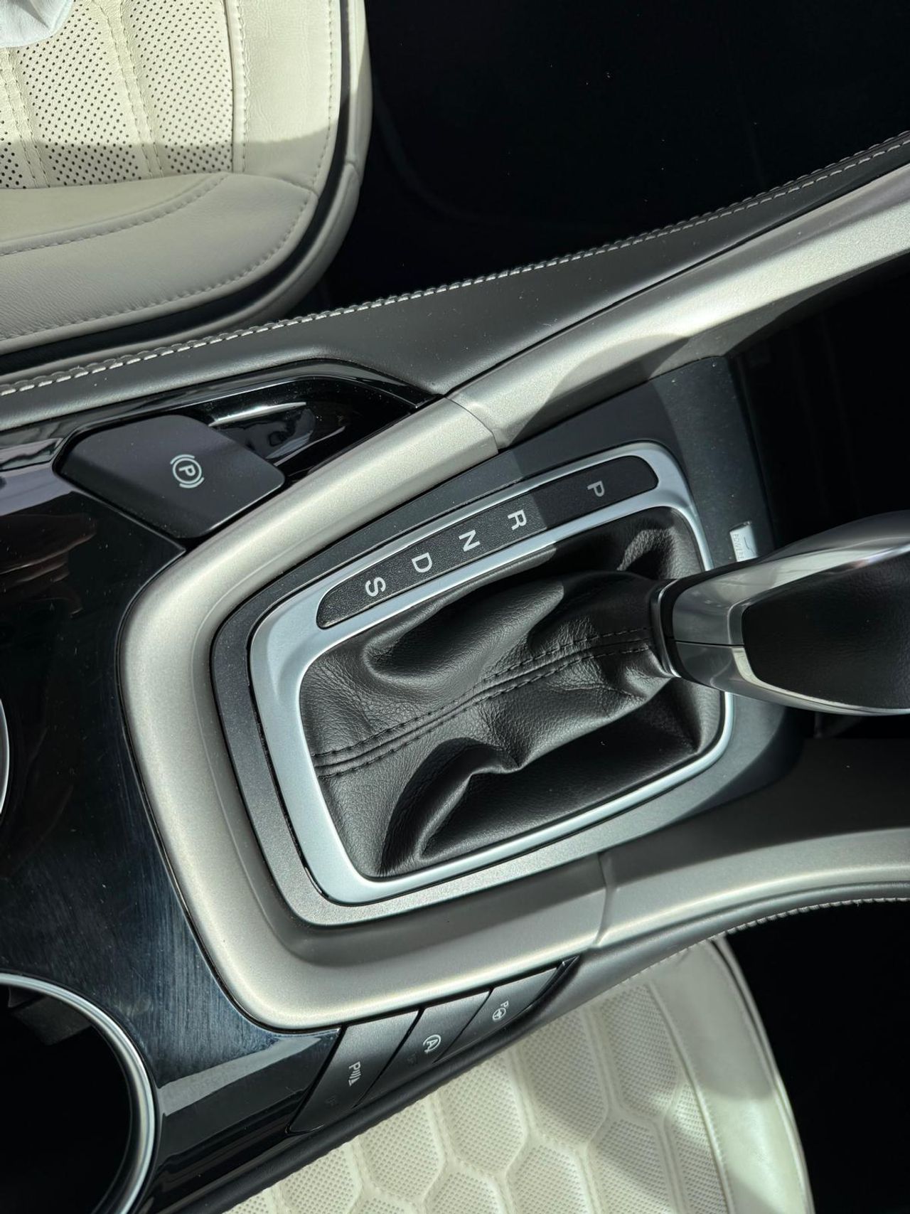 Ford Mondeo 2.0 EcoBoost 240CV Auto Vignale Sedán - Foto 2