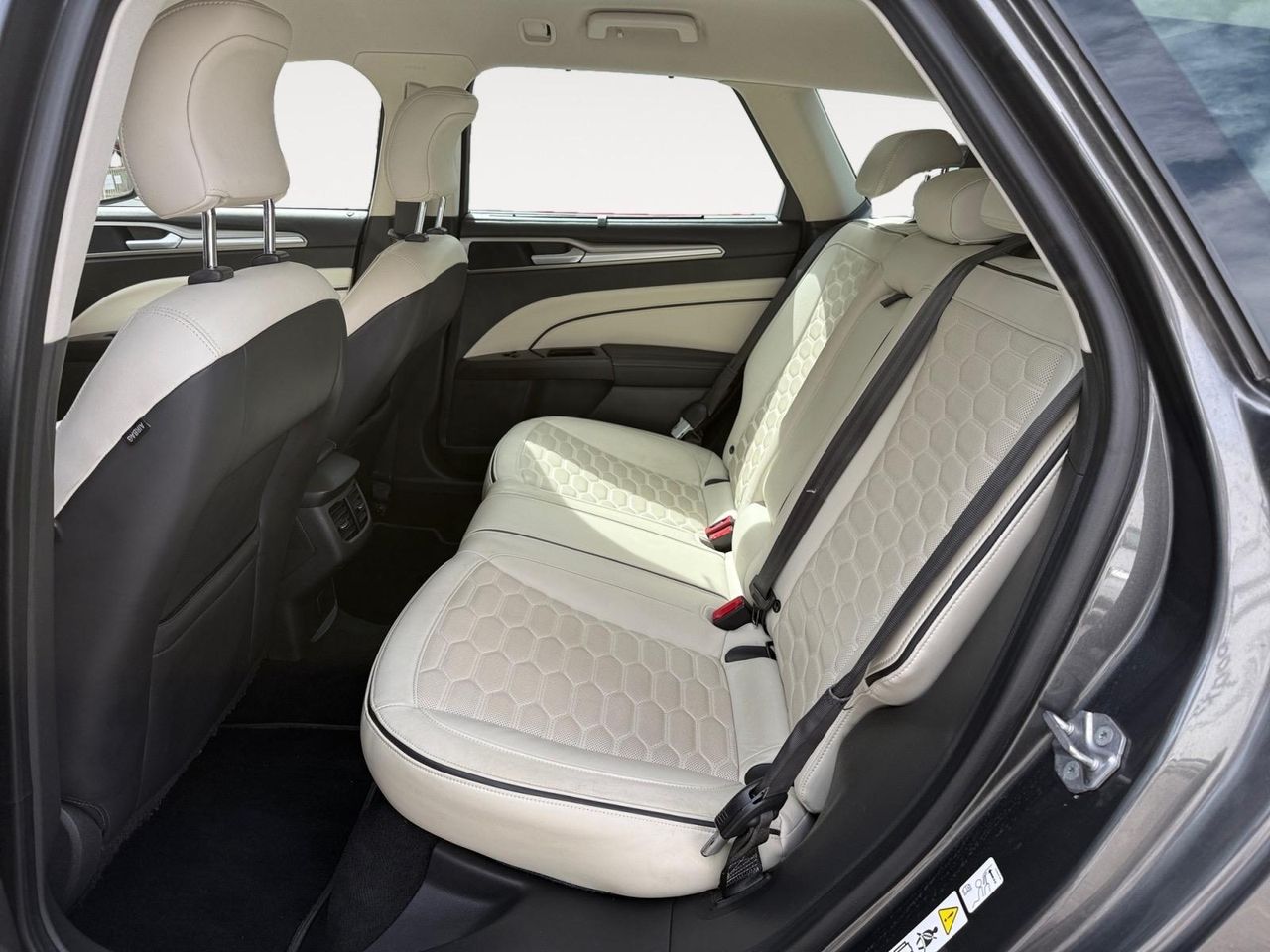 Ford Mondeo 2.0 EcoBoost 240CV Auto Vignale Sedán - Foto 2