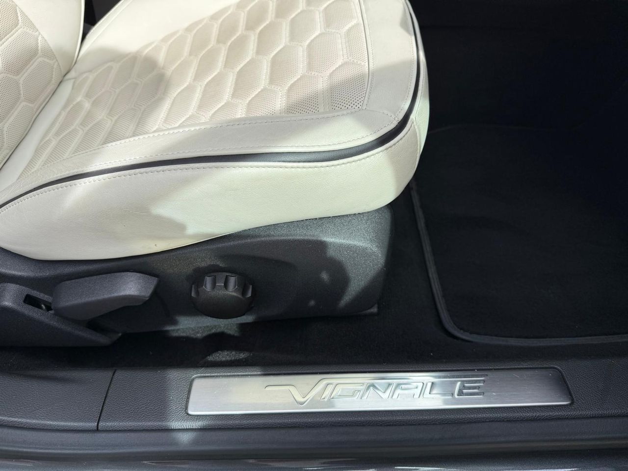 Ford Mondeo 2.0 EcoBoost 240CV Auto Vignale Sedán - Foto 2