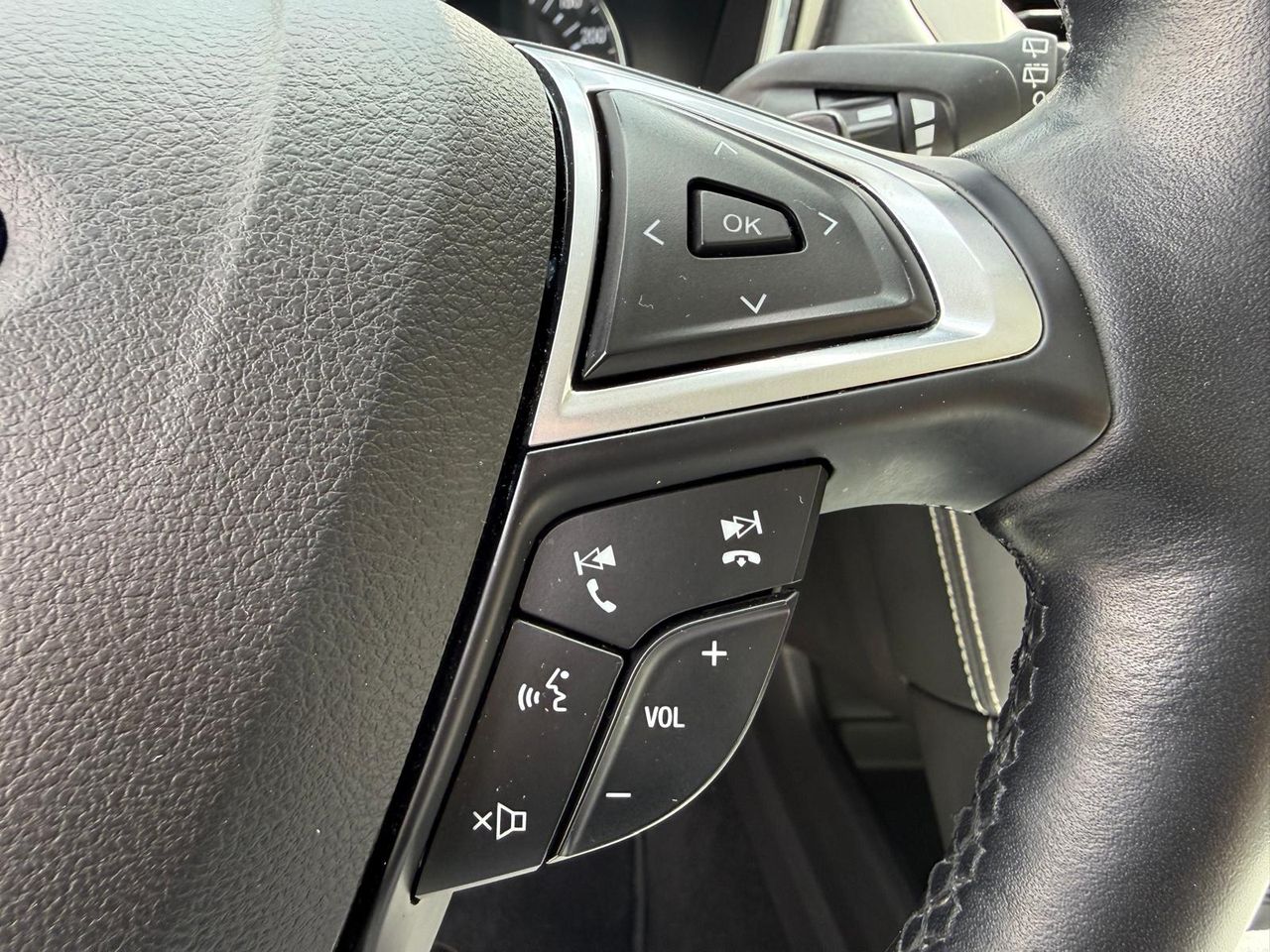 Ford Mondeo 2.0 EcoBoost 240CV Auto Vignale Sedán - Foto 2