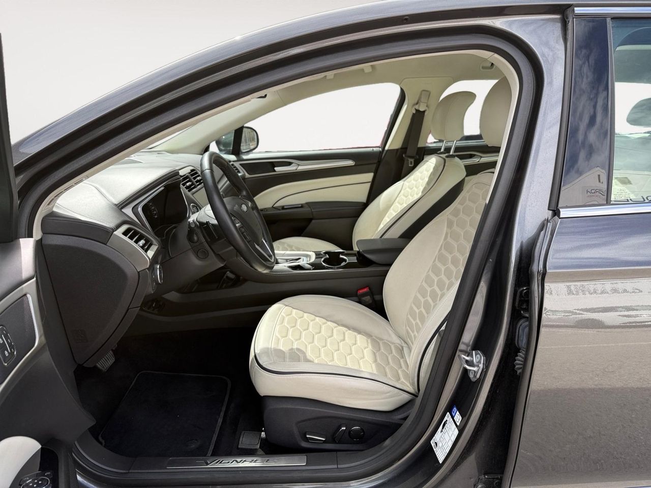 Ford Mondeo 2.0 EcoBoost 240CV Auto Vignale Sedán - Foto 2