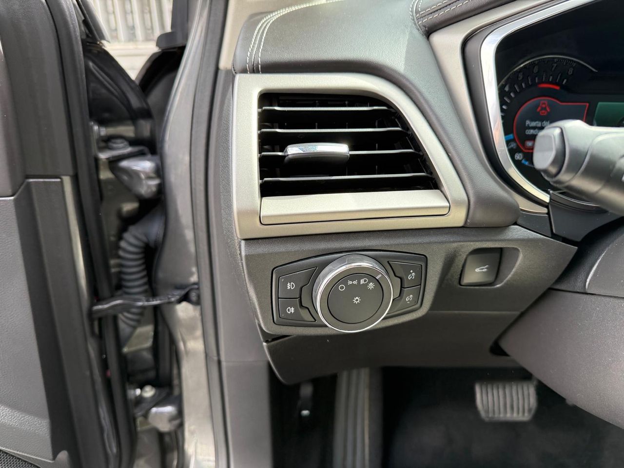 Ford Mondeo 2.0 EcoBoost 240CV Auto Vignale Sedán - Foto 2