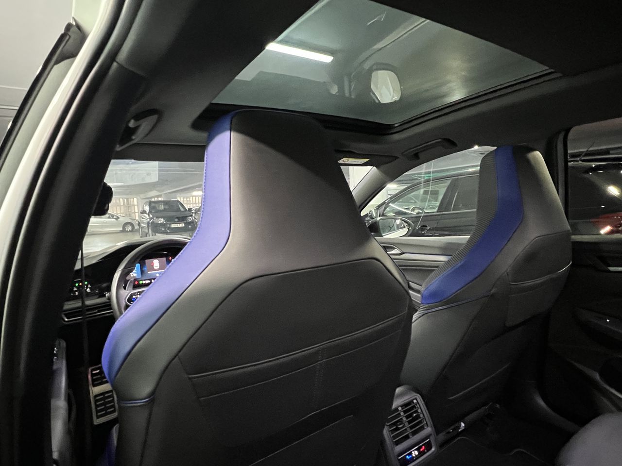 Volkswagen Golf 1.5 Tsi R-Line 4 Motion 320cv. - Foto 2