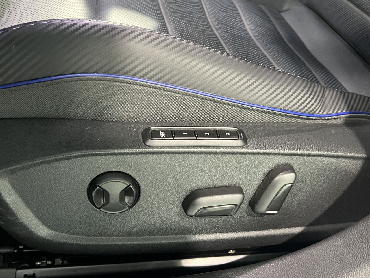 Volkswagen Golf 1.5 Tsi R-Line 4 Motion 320cv. - Foto 2