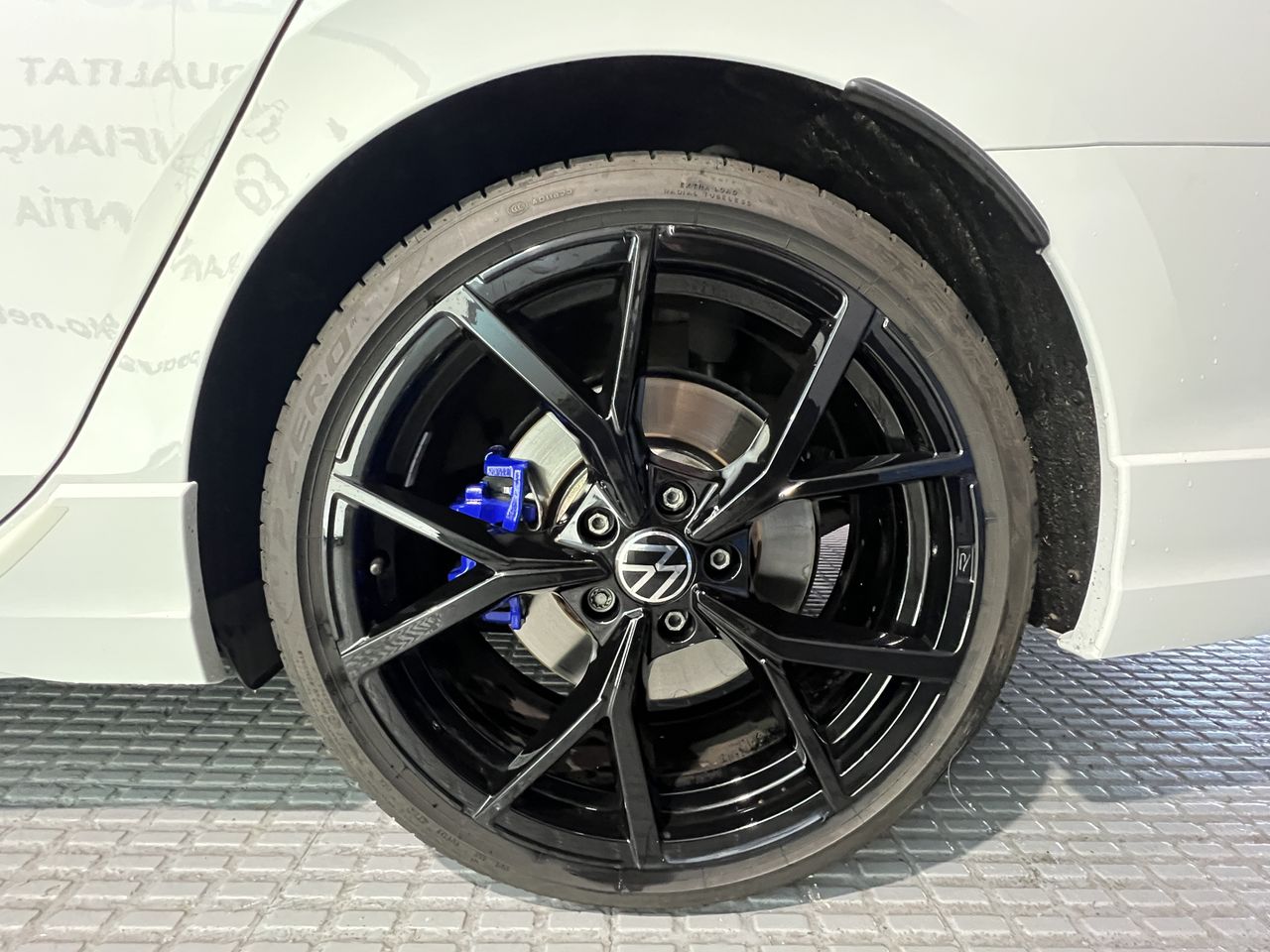 Volkswagen Golf 1.5 Tsi R-Line 4 Motion 320cv. - Foto 2