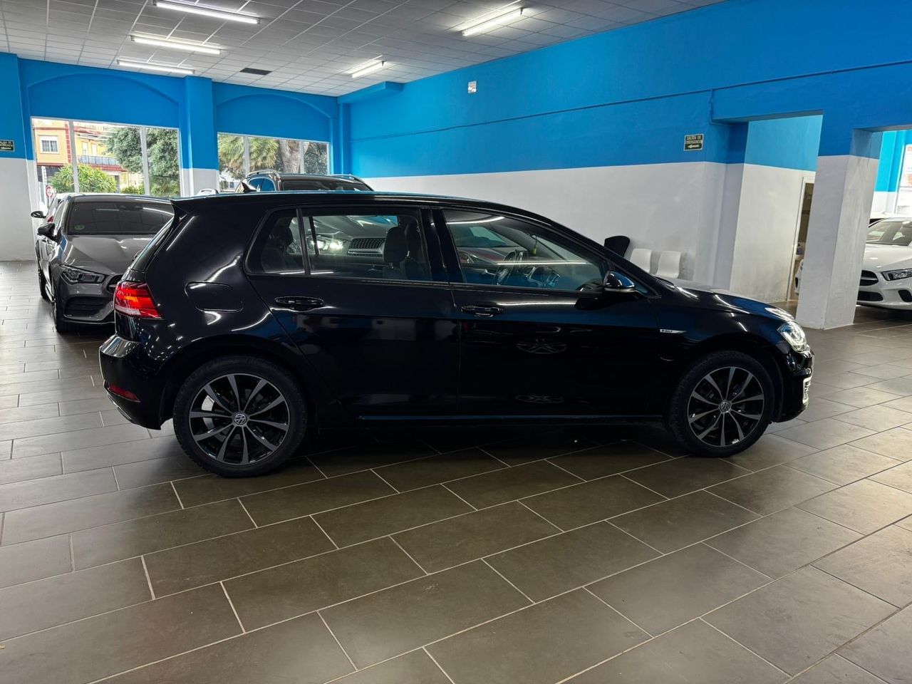 Volkswagen Golf e- 100 kW (136 CV) - Foto 4