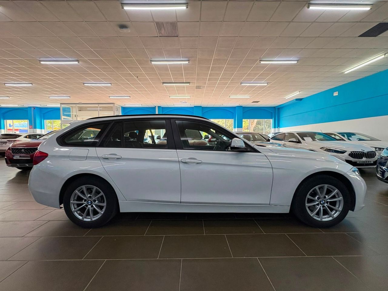 BMW Serie 3 318d Touring Aut. - Foto 6