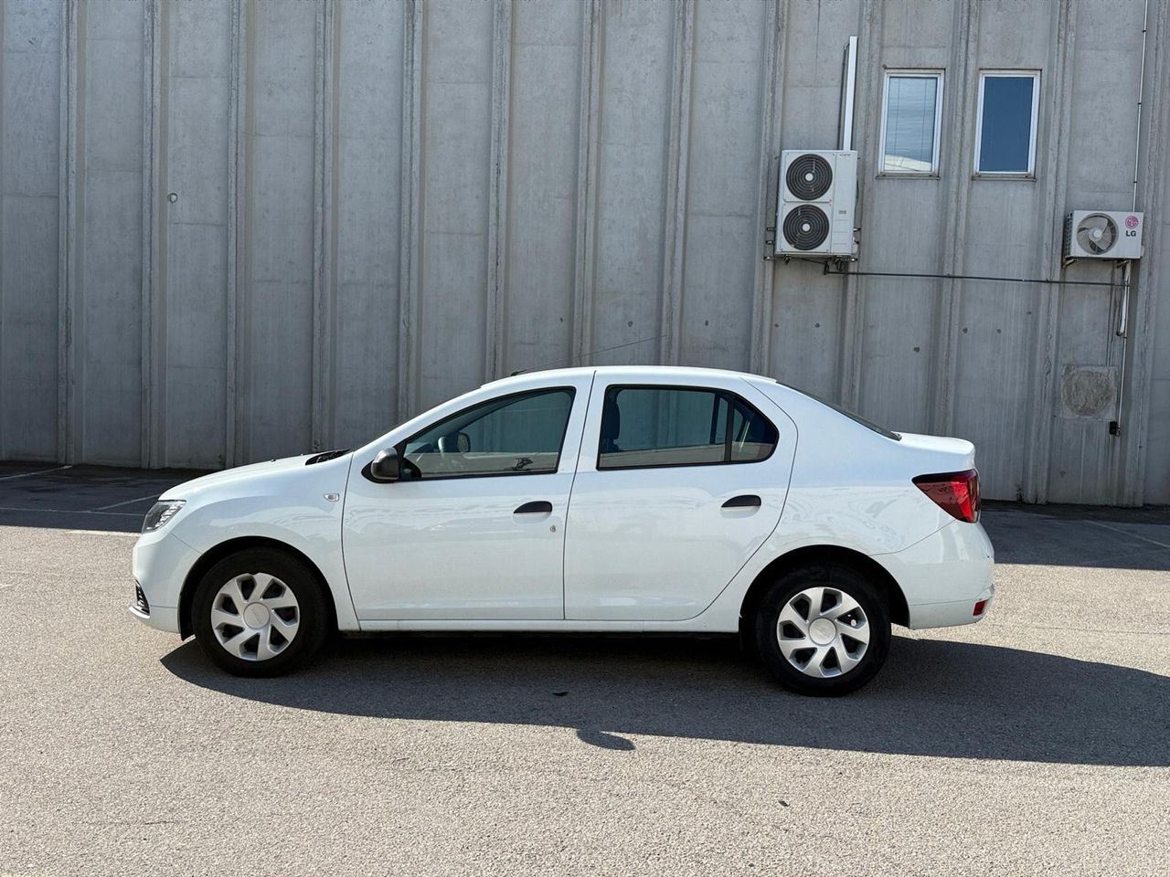 Dacia Logan Essential 1.0 55kW (75CV) - Foto 3