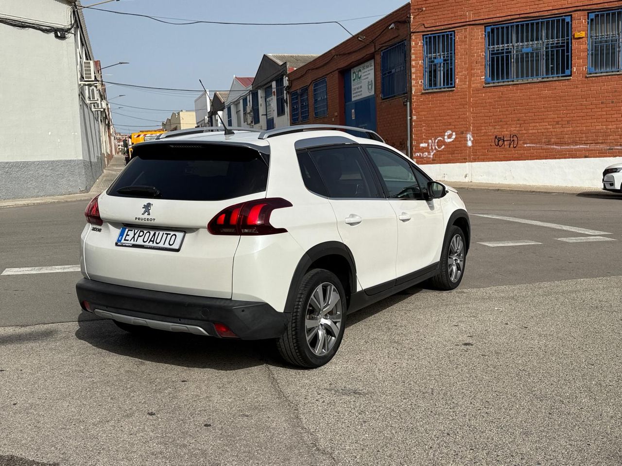 Peugeot 2008 Allure 1.6 BlueHDi 88KW (120CV) S&S - Foto 6