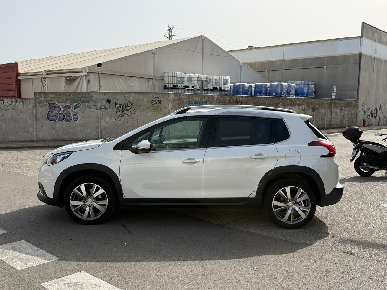 Peugeot 2008 Allure 1.6 BlueHDi 88KW (120CV) S&S - Foto 4