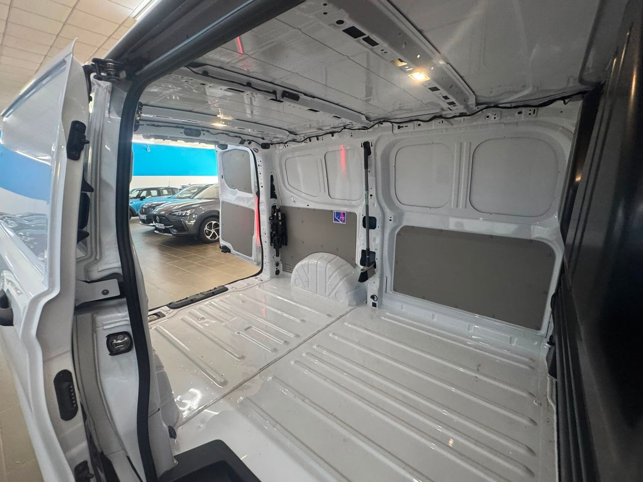 Volkswagen Transporter FURGÓN - Foto 6